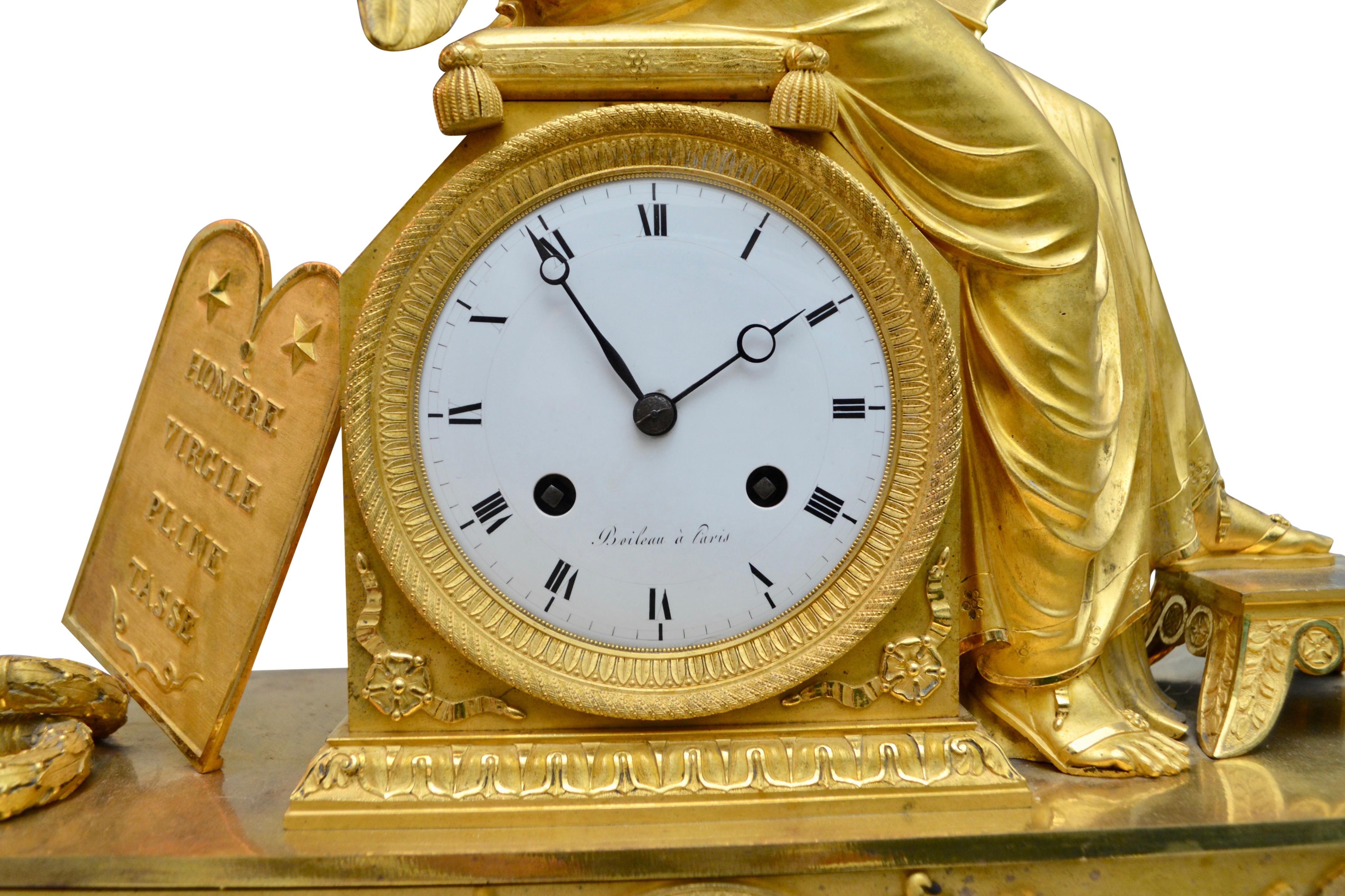 Horloge allégorique en bronze doré représentant Clio, la muse de l'histoire et de la musique en vente 7