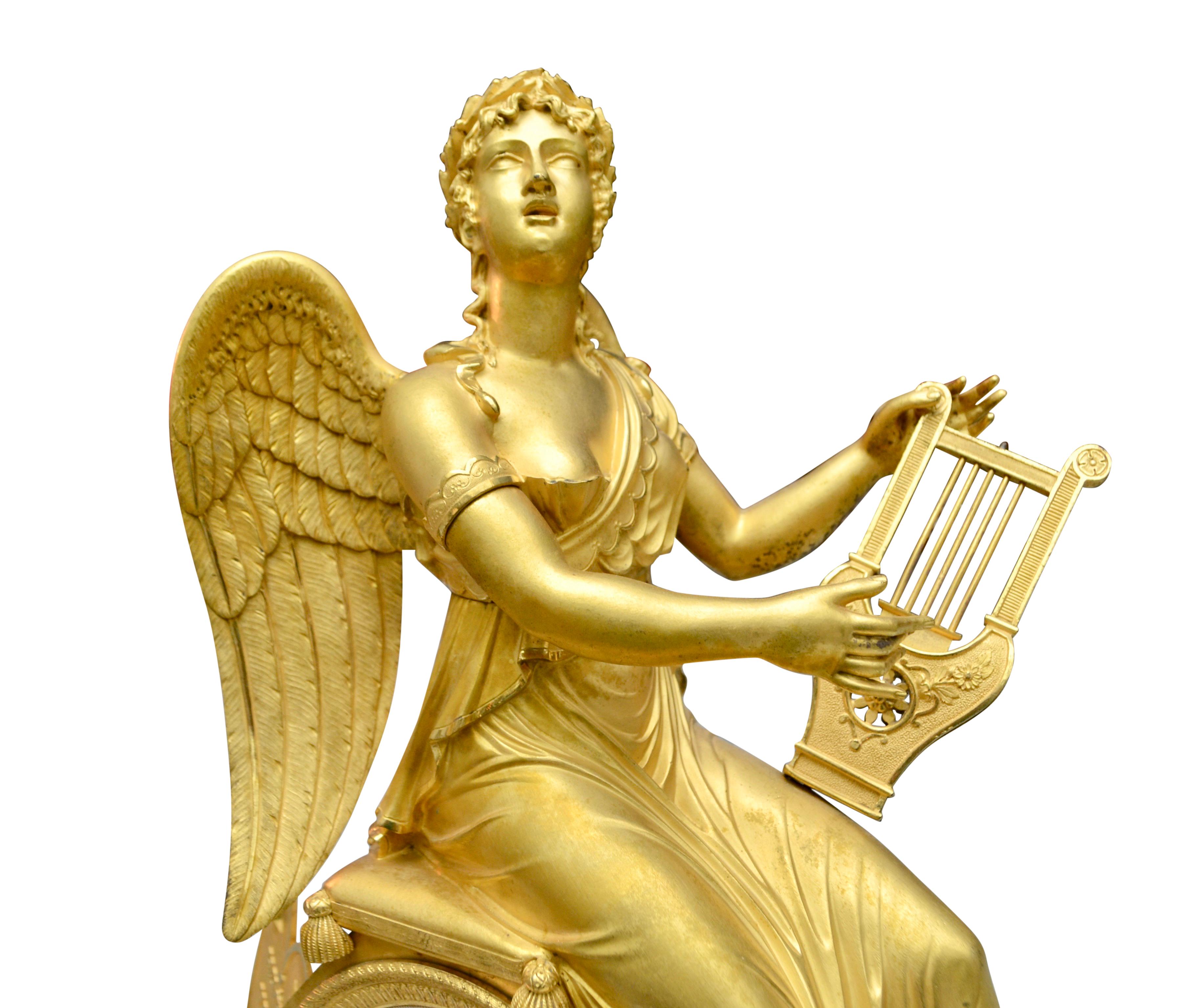 Horloge allégorique en bronze doré représentant Clio, la muse de l'histoire et de la musique en vente 8