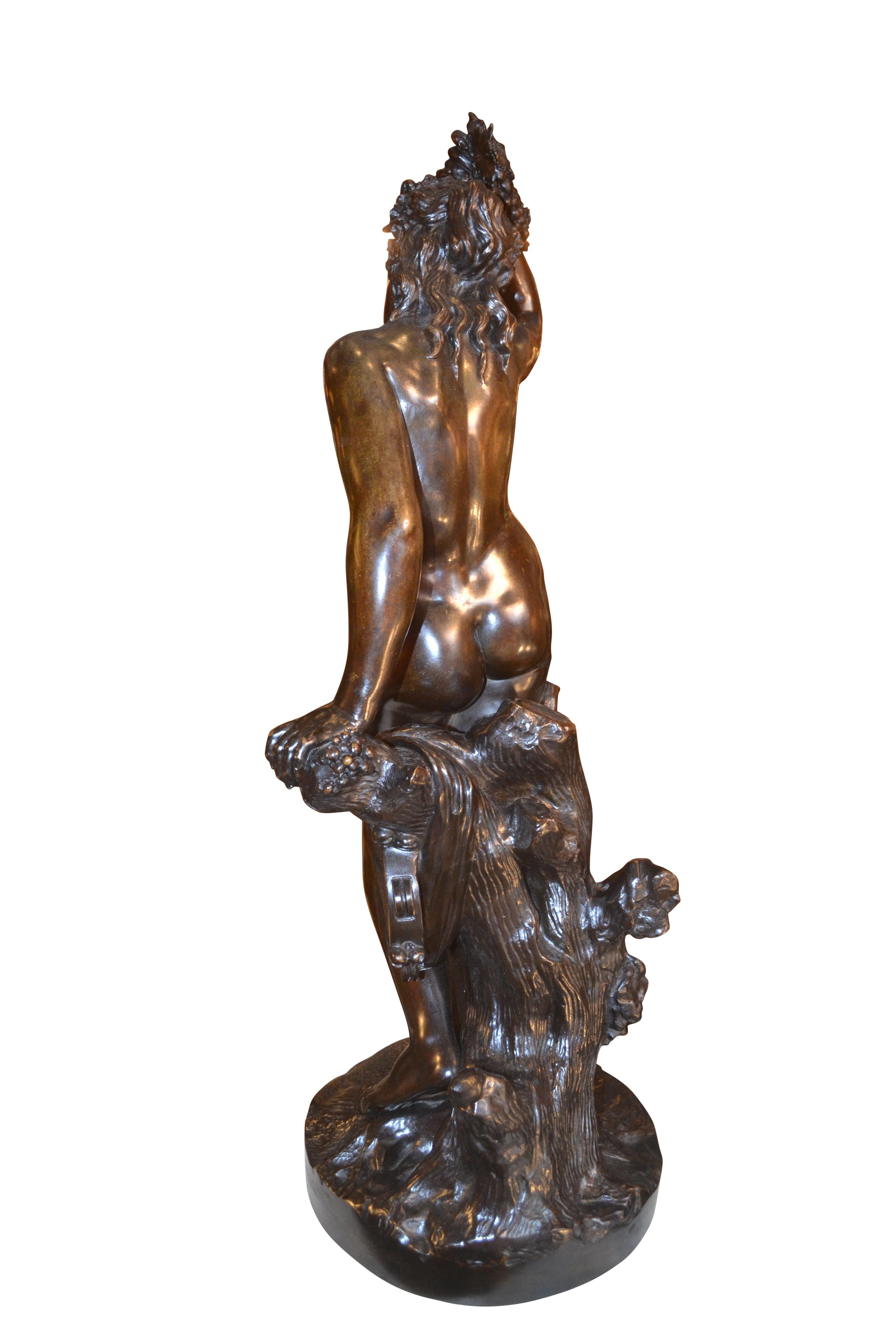 Statue allégorique de la déesse du vin Bacchante en bronze patiné en vente 2