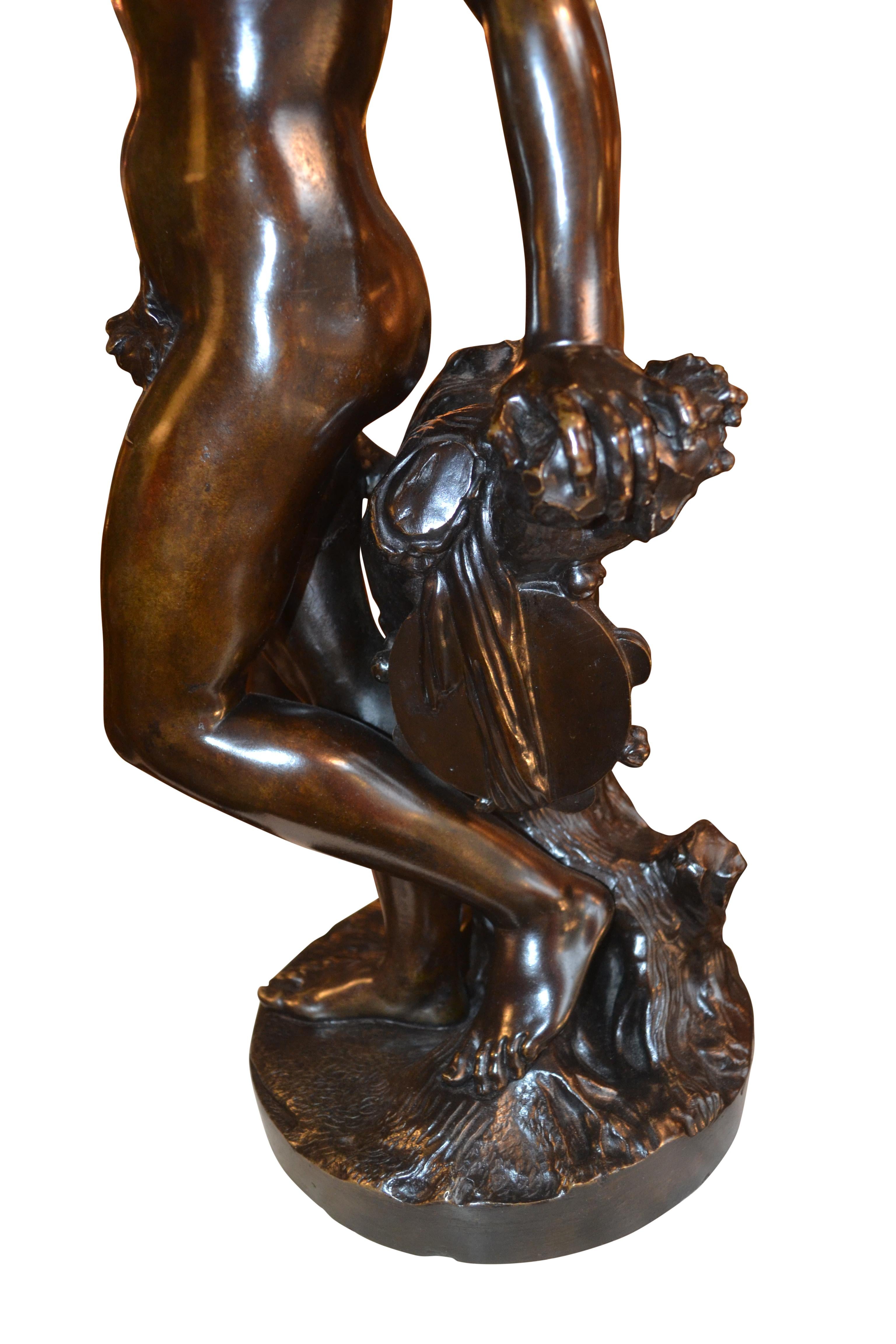 Statue allégorique de la déesse du vin Bacchante en bronze patiné en vente 6