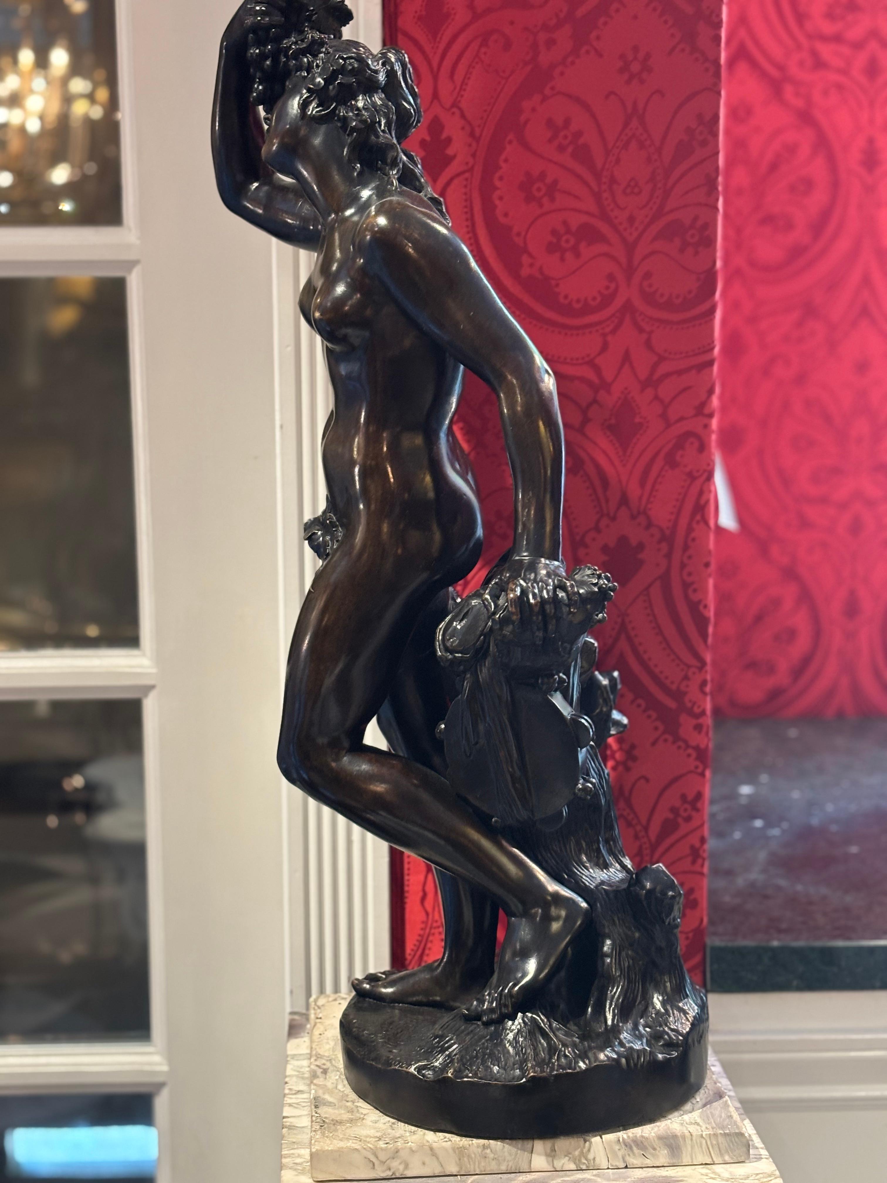 Estatua Alegórica de Bronce Patinado de la Diosa del Vino Bacante en venta 12