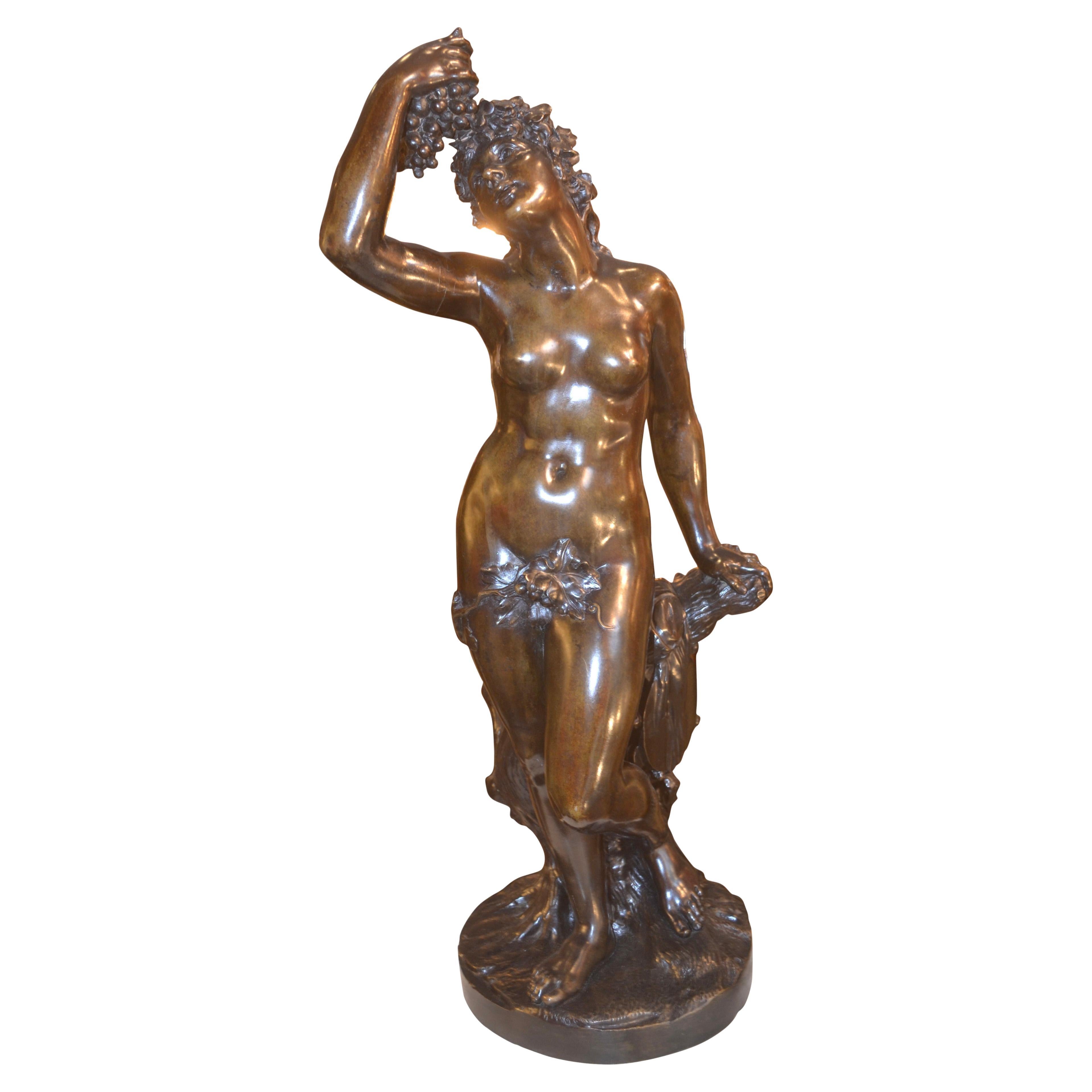 Statue allégorique de la déesse du vin Bacchante en bronze patiné en vente