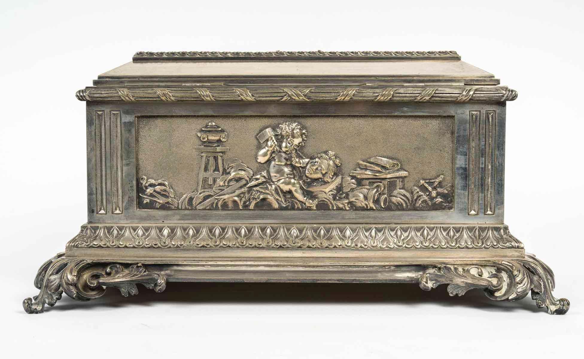Alegorías del Arte, Gran joyero francés del siglo XIX según clodión Francés en venta