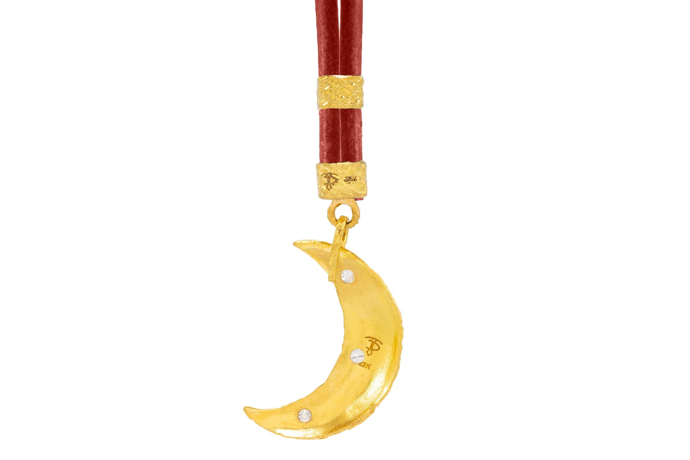 Ciondolo Allegra Crescent Moon in oro 22k, Tagili In condizioni Nuovo in vendita a New York, NY