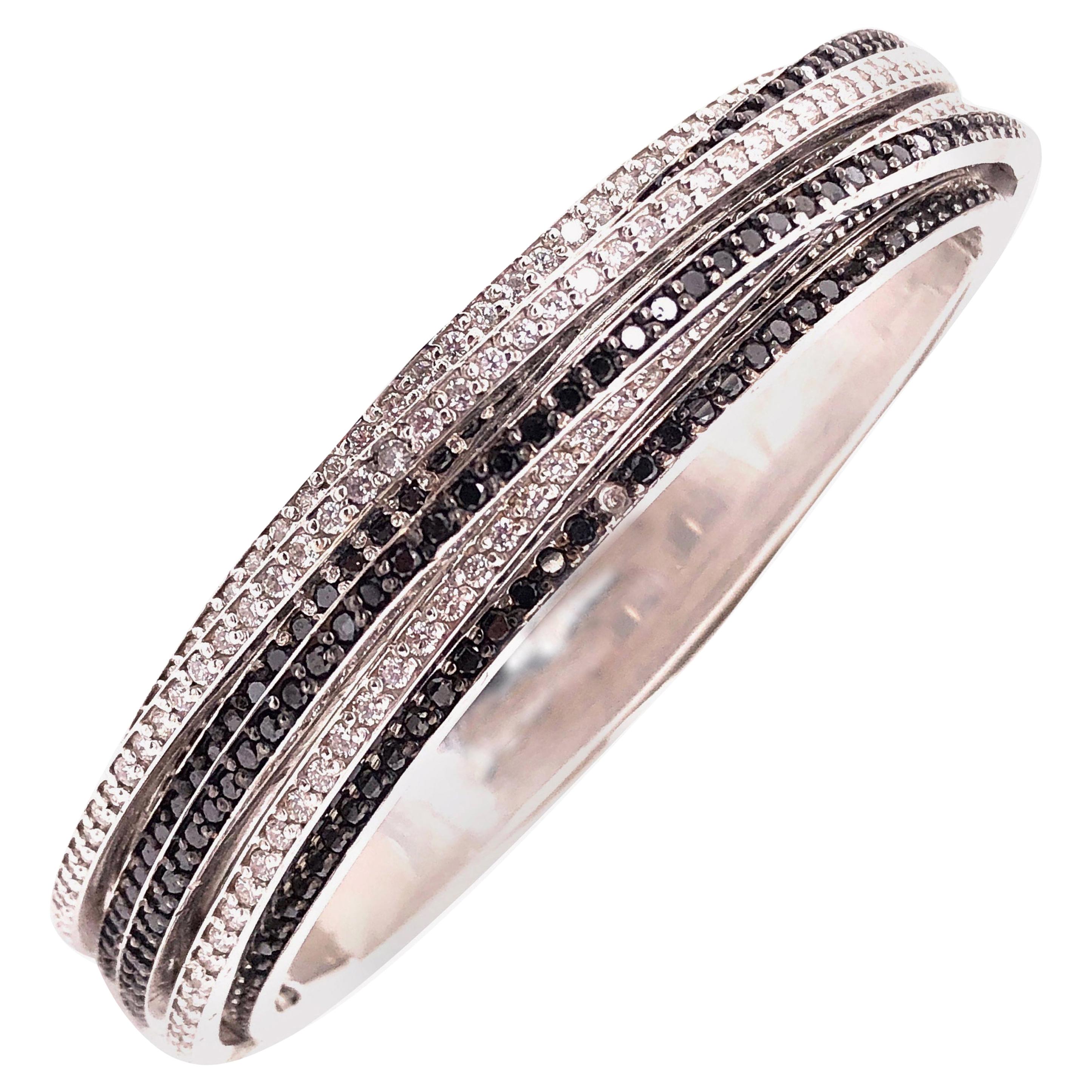 Bracelet jonc de style Allegra de Grisogono en or 14 carats avec diamants blancs et noirs de couleur en vente