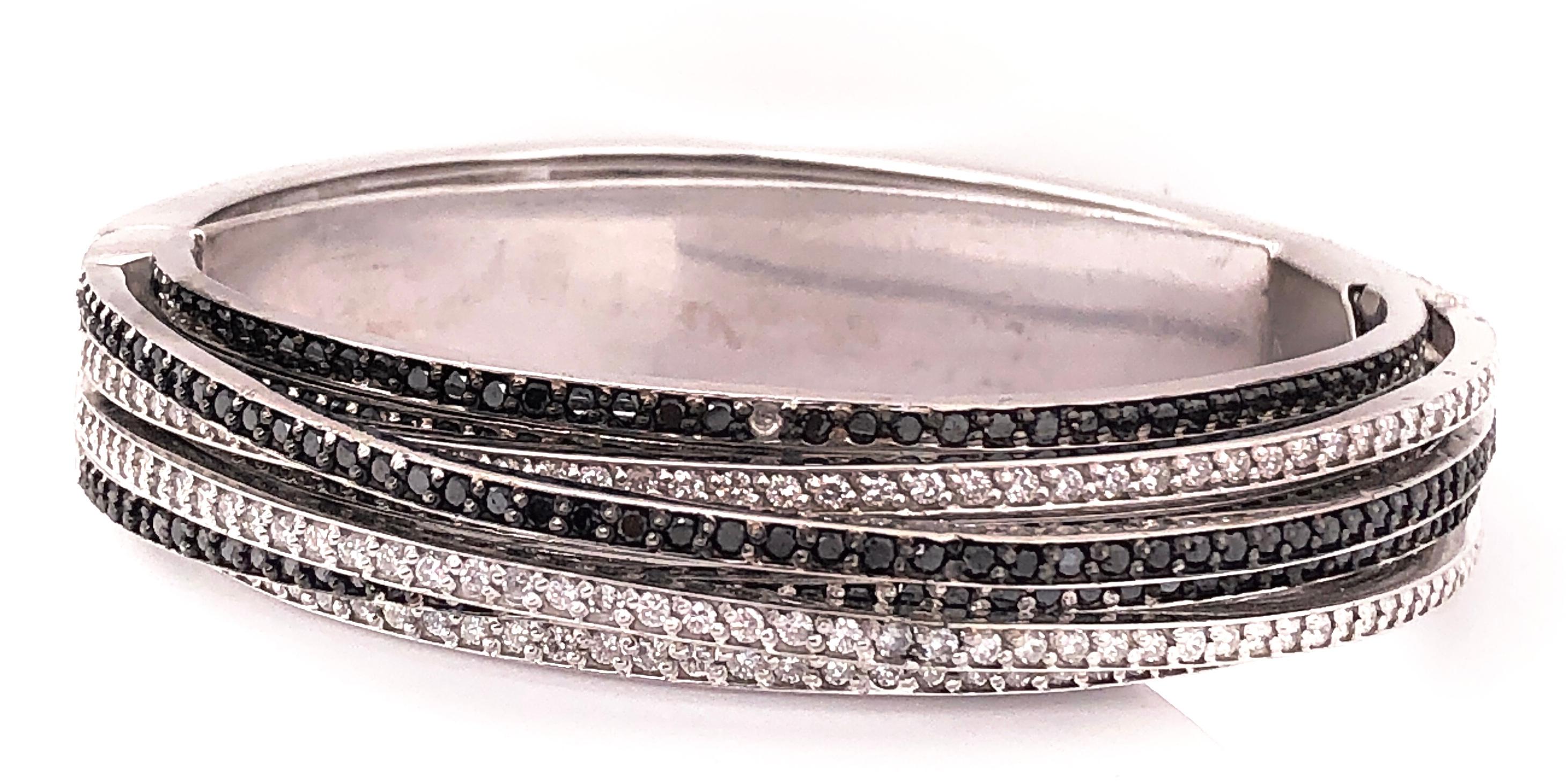 Taille ronde Bracelet jonc de style Allegra de Grisogono en or 14 carats avec diamants blancs et noirs de couleur en vente