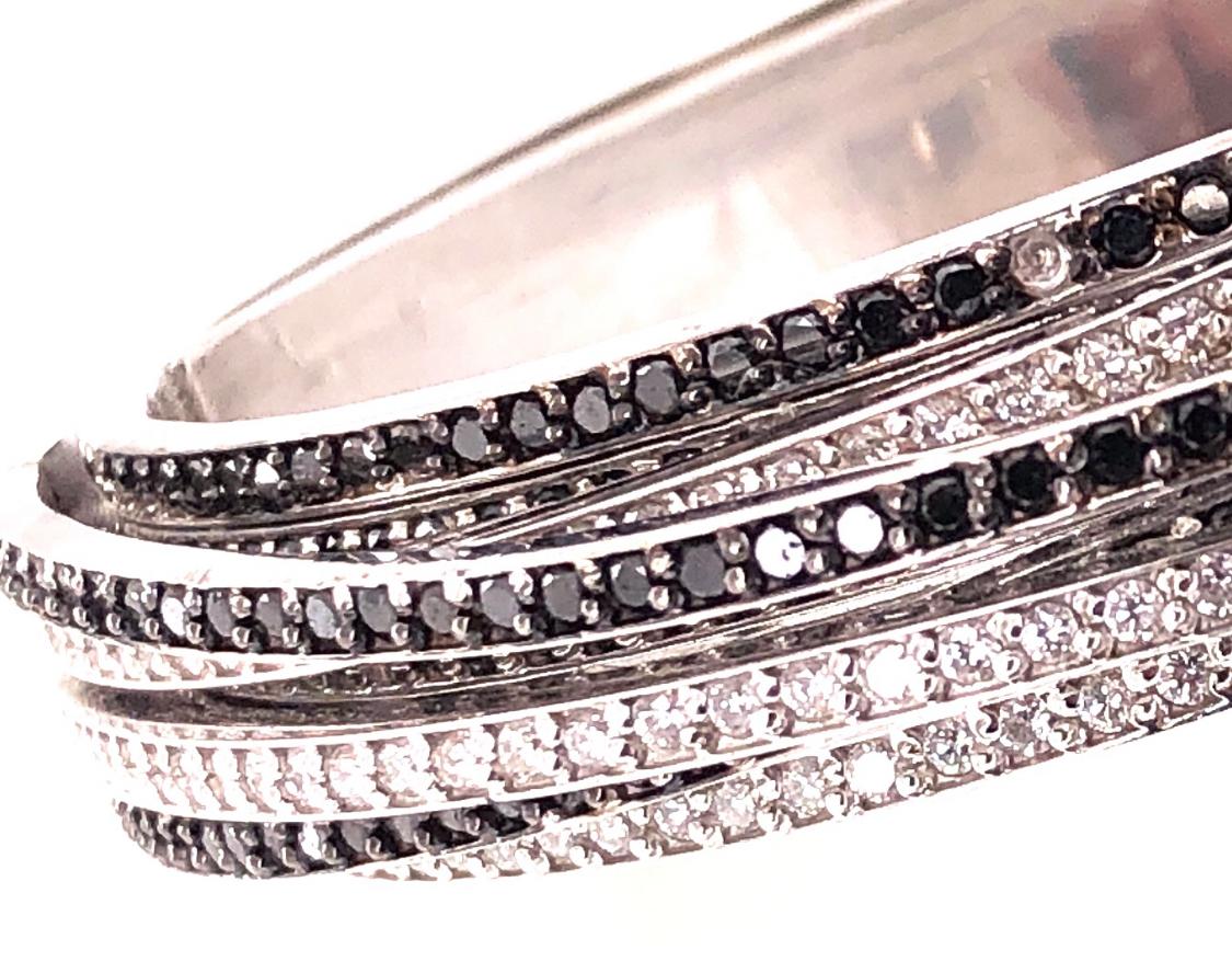 Bracelet jonc de style Allegra de Grisogono en or 14 carats avec diamants blancs et noirs de couleur Unisexe en vente