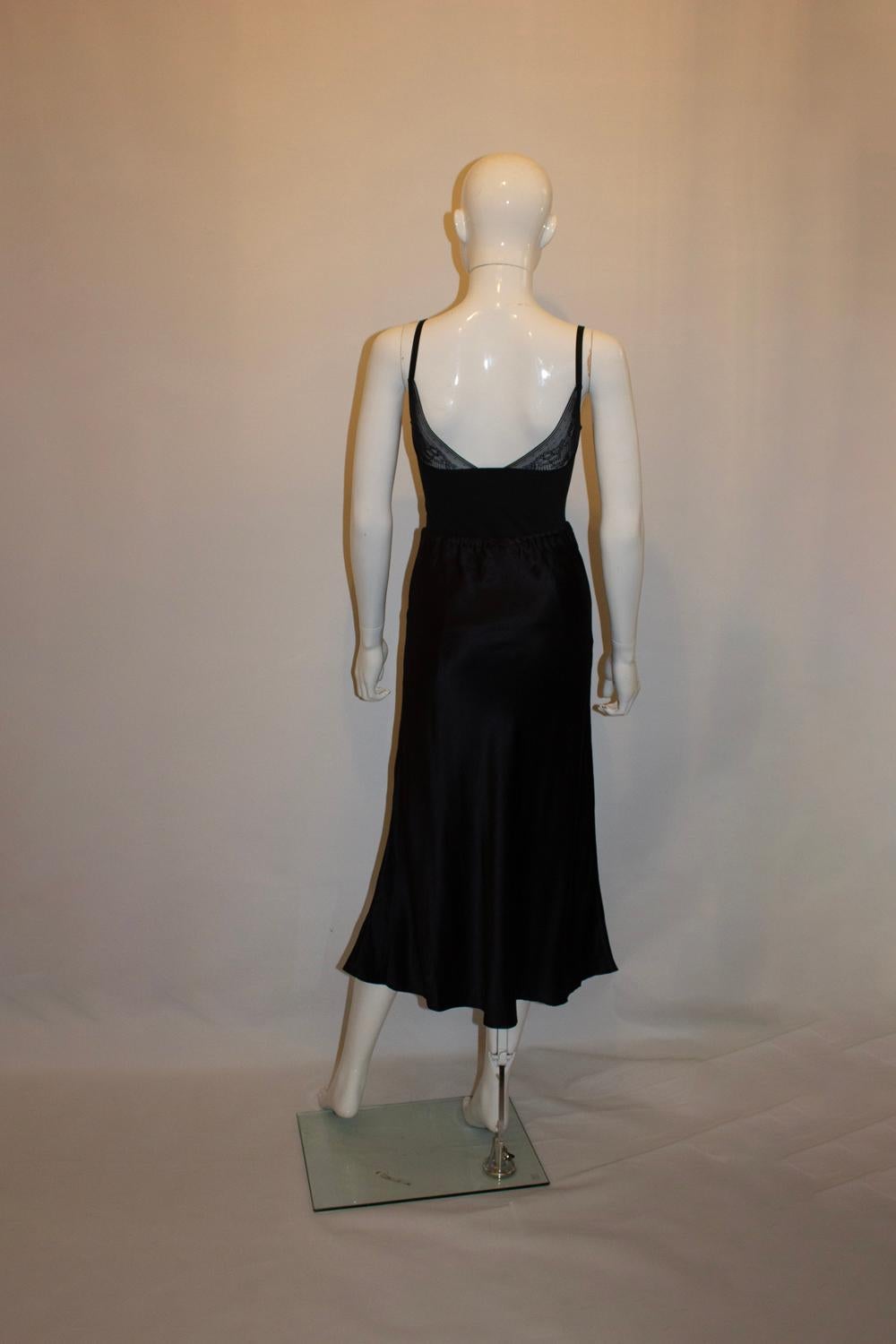 Jupe en soie noire à merveilleuses broderies Allegra Hicks en vente 2