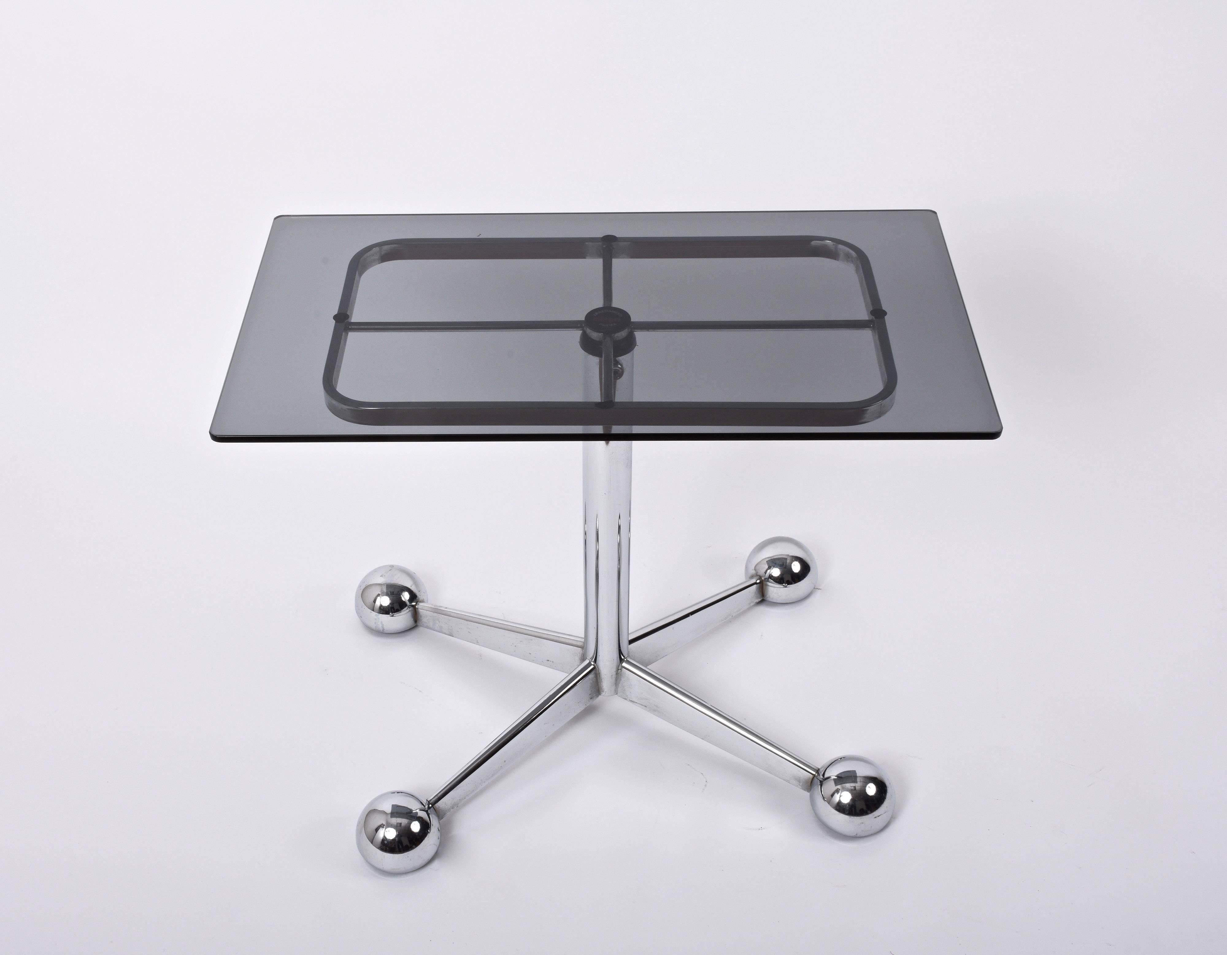 Magnificent adjustable bar trolley table produced by Allegri Arredamenti in Parma, Italy, during the 1970s.

It has a metal chrome base with smoked glass top. The rounded shaped wheel covers have a space-age influence.

Perfect for a midcentury