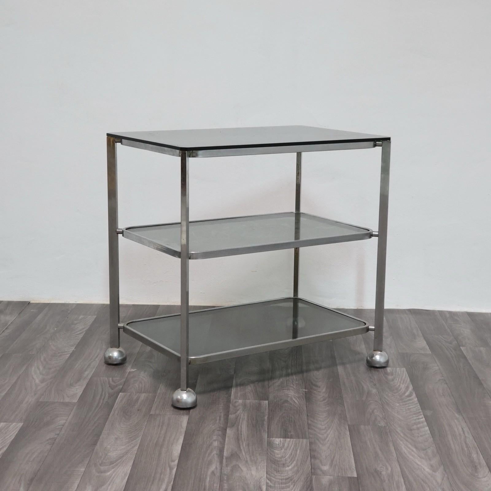 Allegri Parma Carrellino Multi Ripiano Vintage Design Anni '70 Modernariato.


Carrousel multiripiano fabriqué par Allegri Parma dans les années 70, un exemple authentique de design vintage italien. La structure, légère et stable, typique du