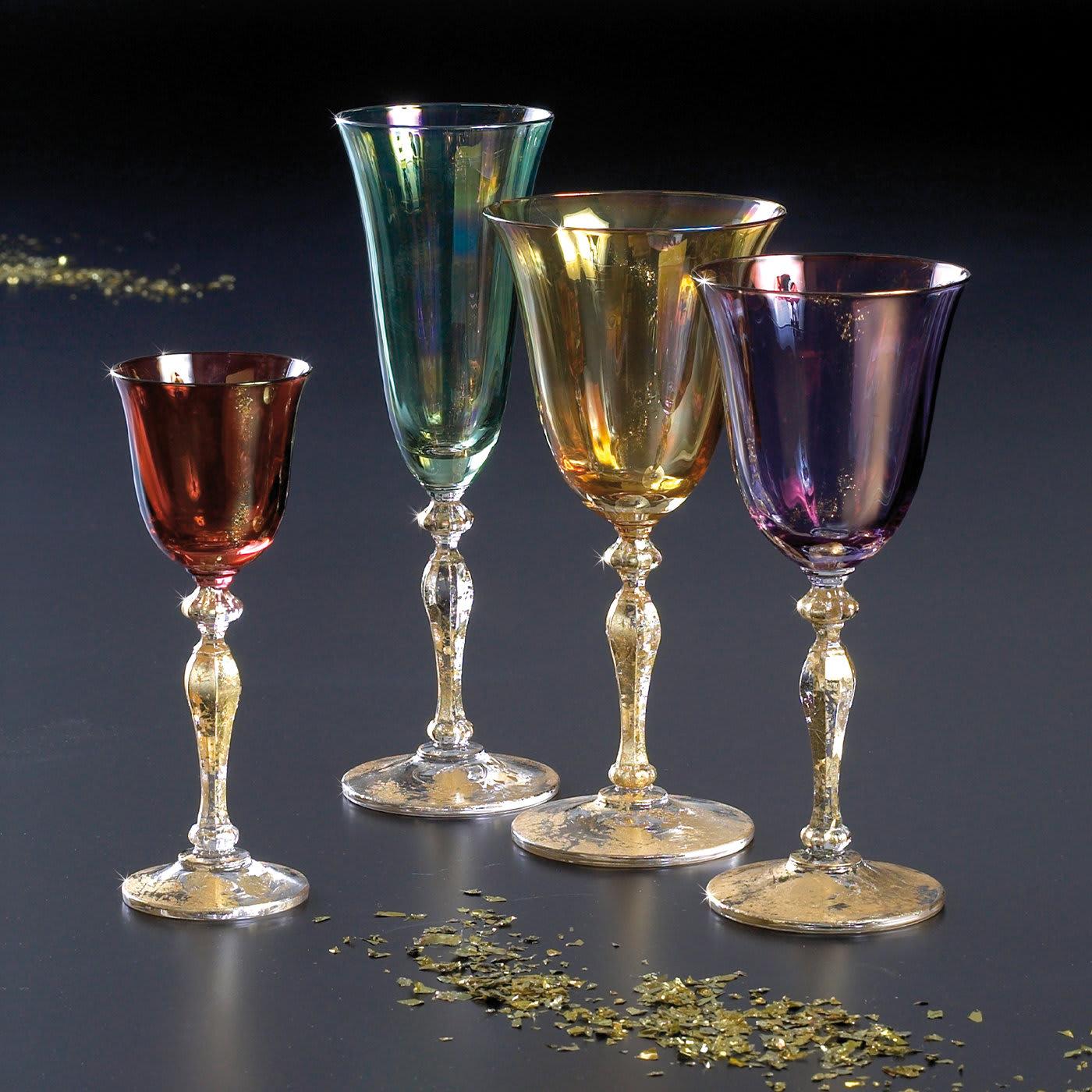 The embodiment of an opulent and lavish design style, this set of four mixed glasses exudes modern and sophisticated charm distinguished by a creative use of color. Eclectic and fascinating, it comprises a water glass, a wine glass, a liquor glass,