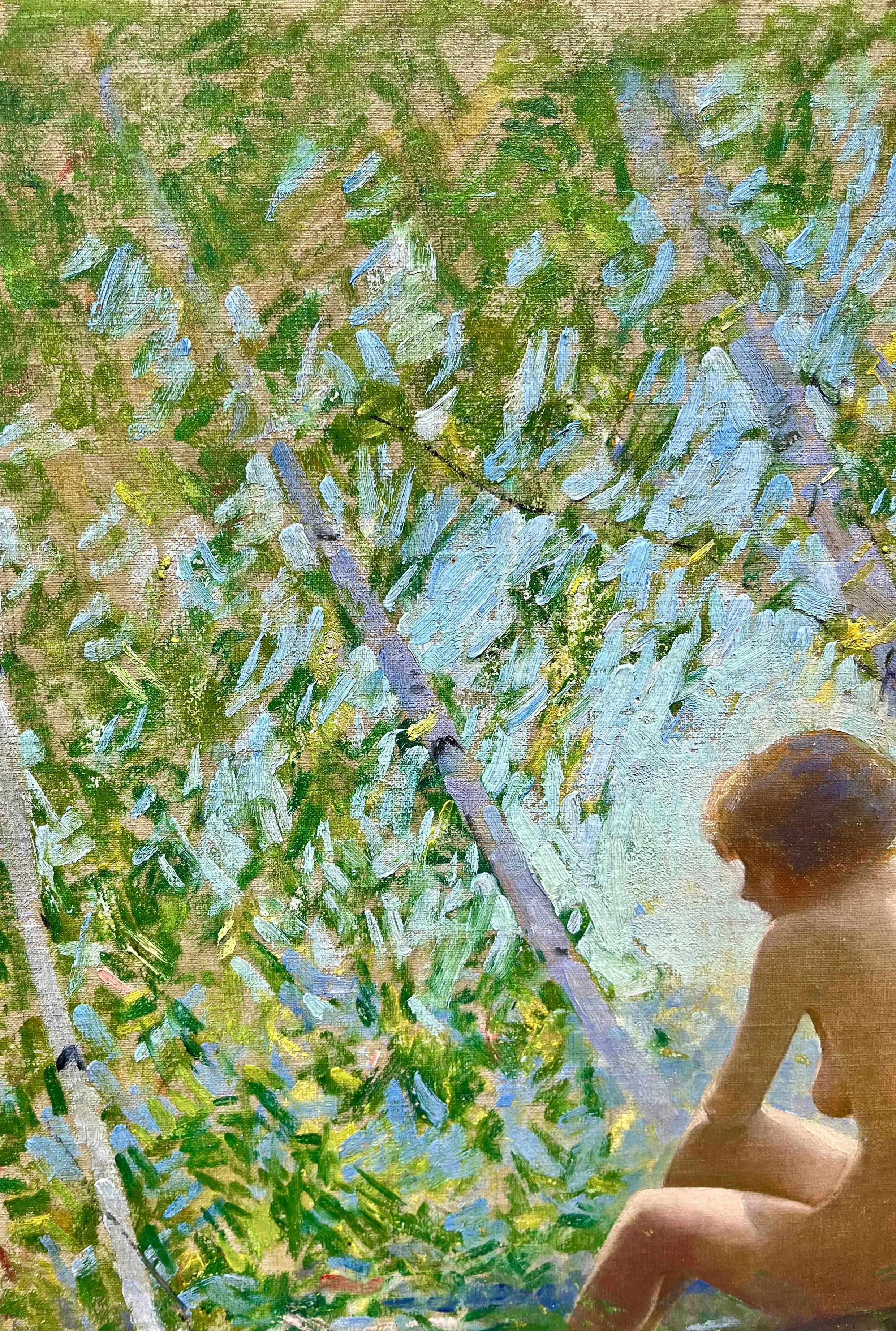 Nude Woman Sitting by Stream di Allen Dean Cochran è un'accattivante esplorazione della serenità e della natura, resa con vibranti tonalità di verde e blu. Il dipinto raffigura una donna nuda seduta vicino a un ruscello tranquillo, con una posa