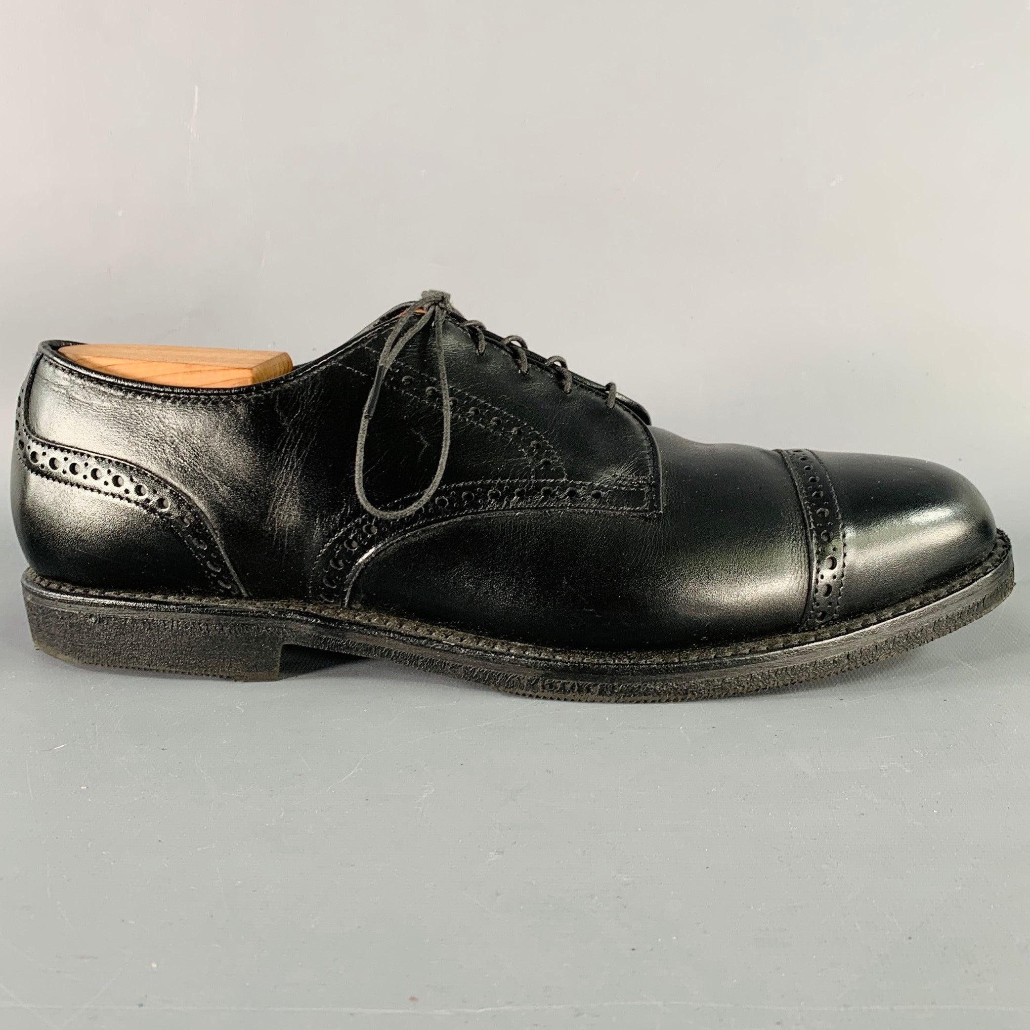 ALLEN EDMONDS shoes
in a black leather featuring a perforated style, cap toe, and lace-up closure. Shoe trees not included. Excellent Pre-Owned Condition. 

Marked:   12 B 340 28139Outsole: 12.5 x 4 inches 
  
  
 
Sui Generis Reference:
