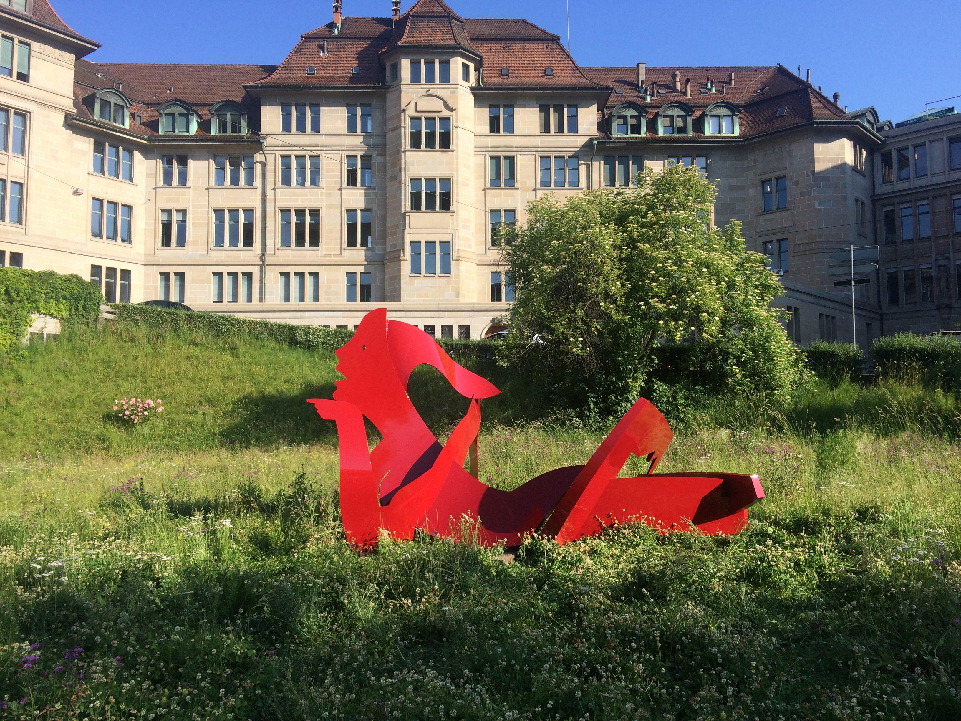 Sculpture Pop Art d'extérieur Juno - Personne en acier peint en rouge - Gris Figurative Sculpture par Allen Jones 