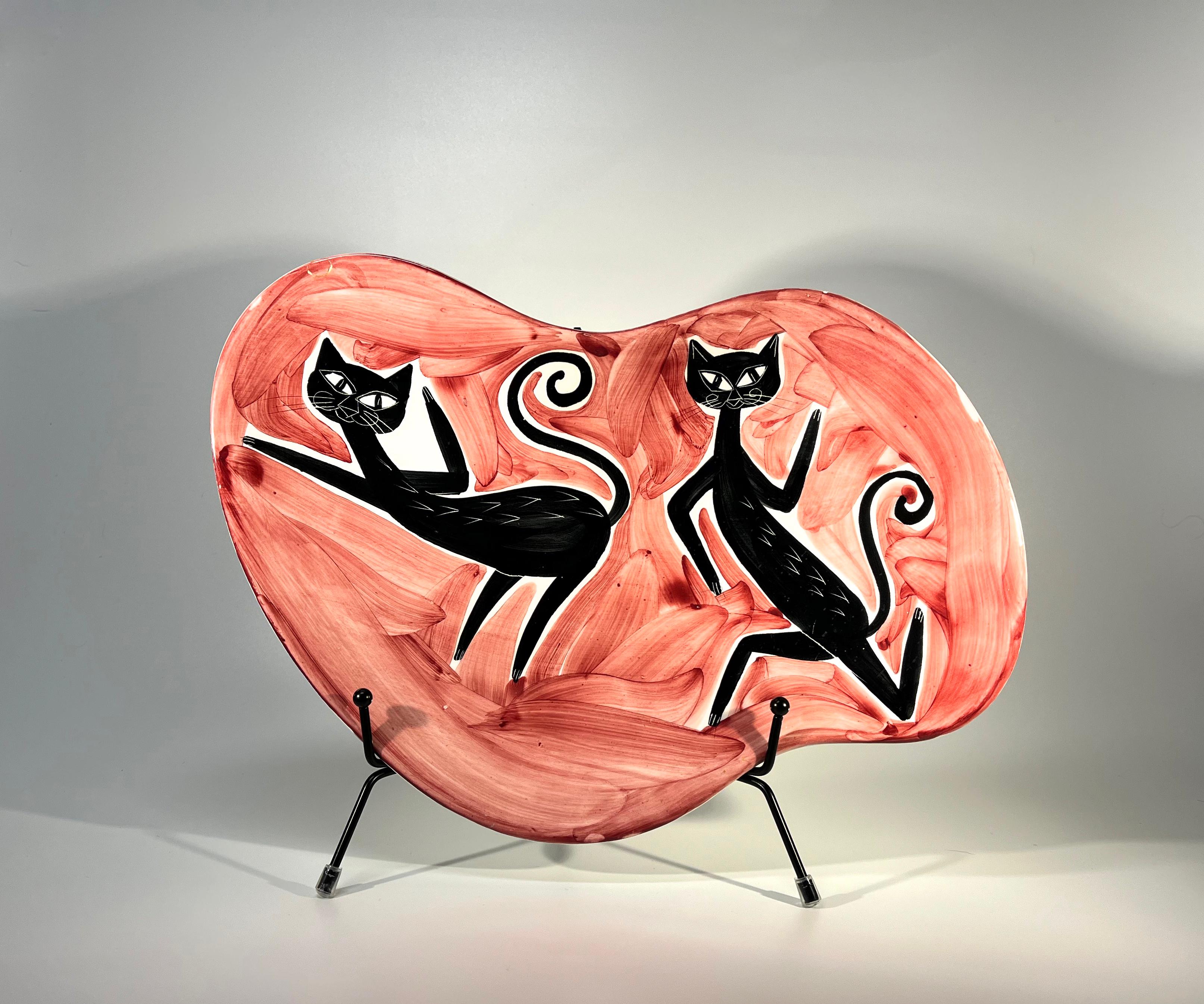 Alley cats ceramic platter attributed to Alessio Tasca of Nove, Italy
Depicts two animated felines with characteristic Tasca markings 
Likely created for Raymor, who specialised in mid-century decorative arts 
Hand painted in Rossa pink and
