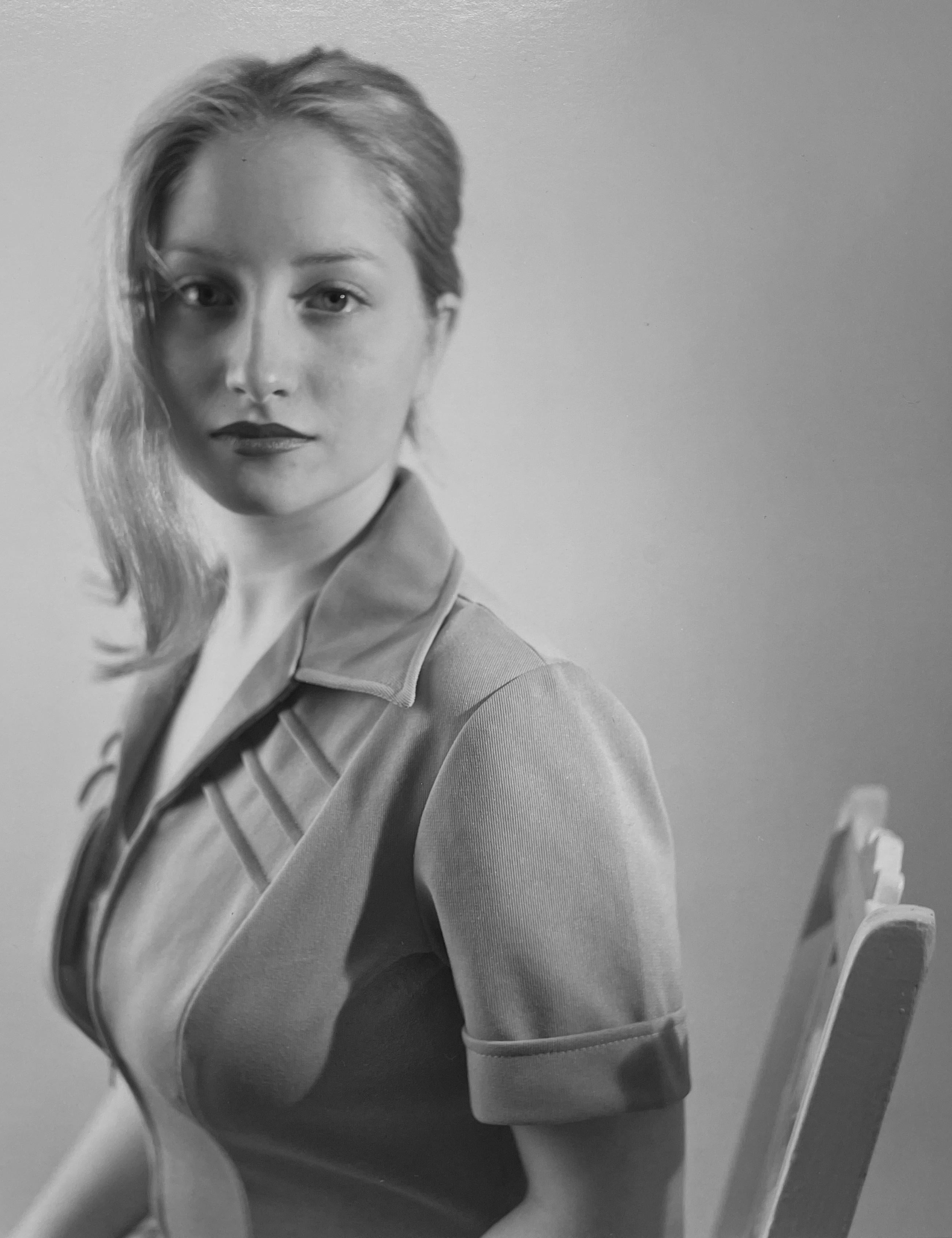 Alli Wood Portrait Photograph – Ein Porträt eines Supermarktmädchens