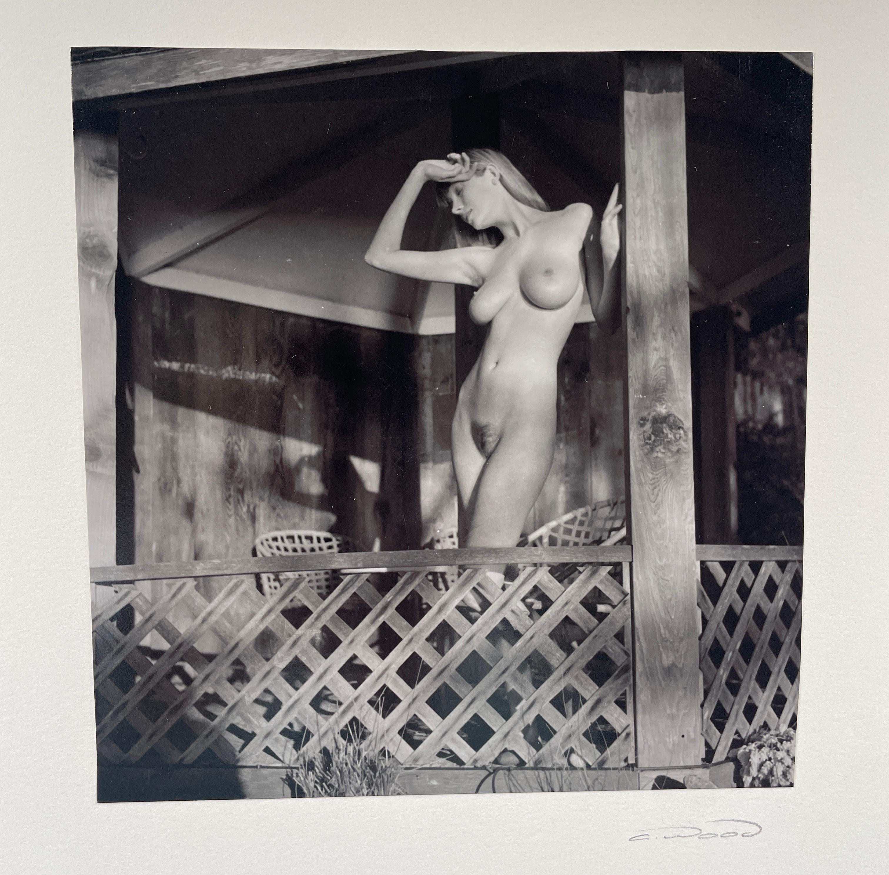 Shadows & Lines, Nude Big Sur, Californie - Photograph de Alli Wood