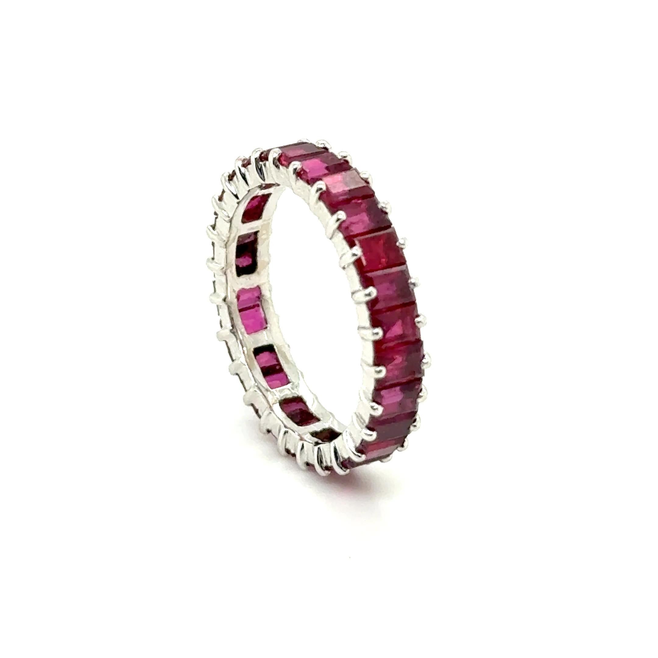 Alliance Ring with Rubies in 18 karat White Gold by Gübelin For Sale 4