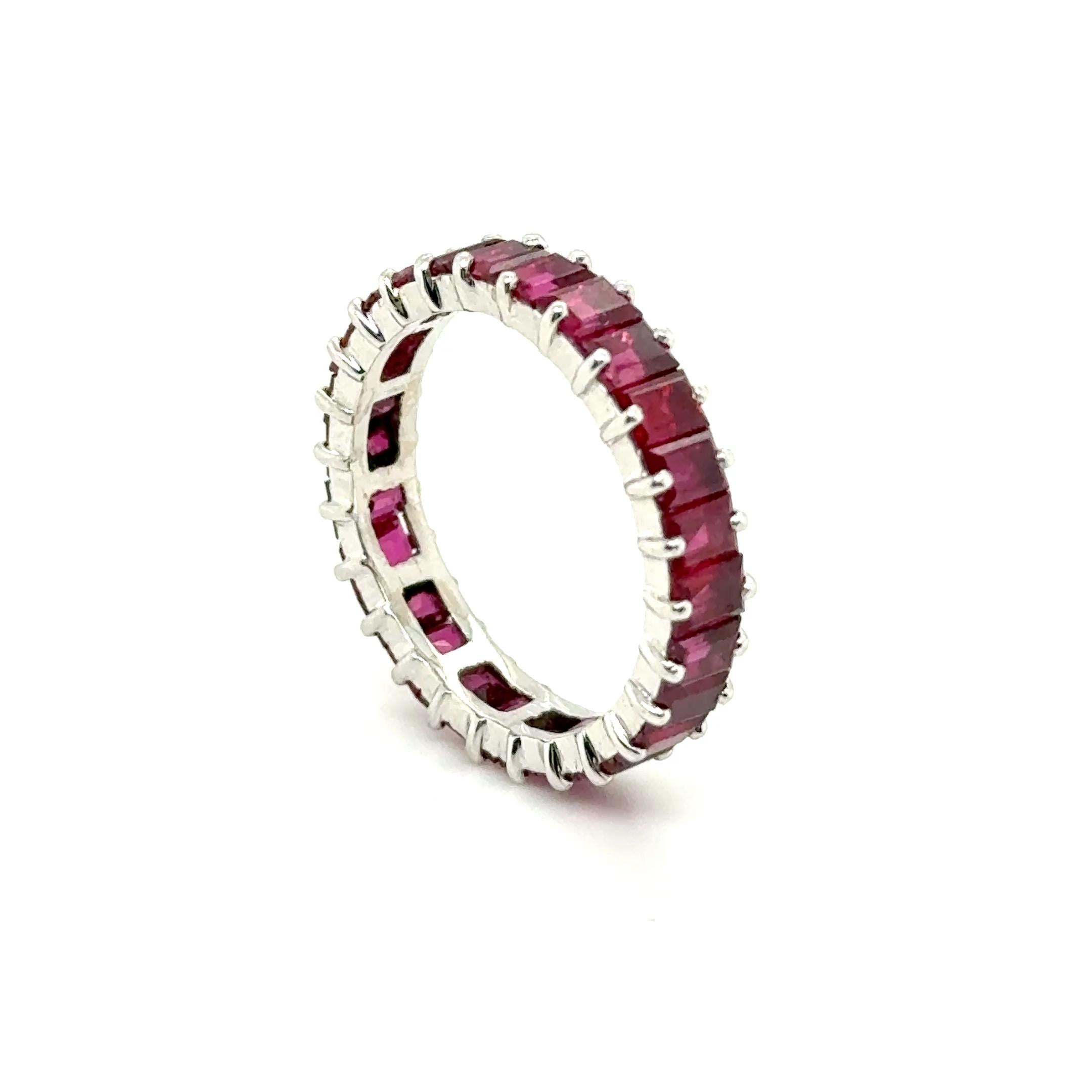 Alliance Ring with Rubies in 18 karat White Gold by Gübelin For Sale 5