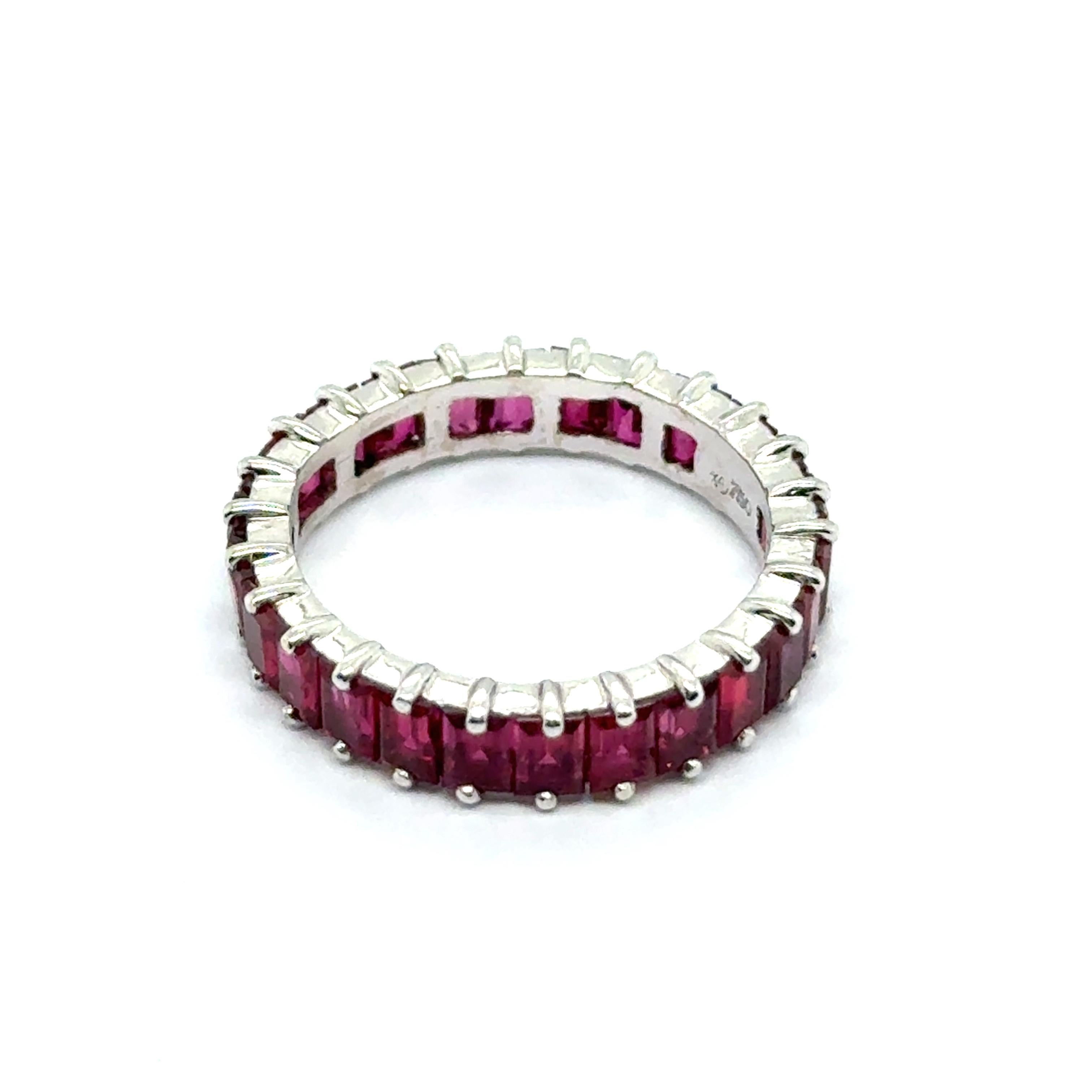 Alliance Ring with Rubies in 18 karat White Gold by Gübelin For Sale 7