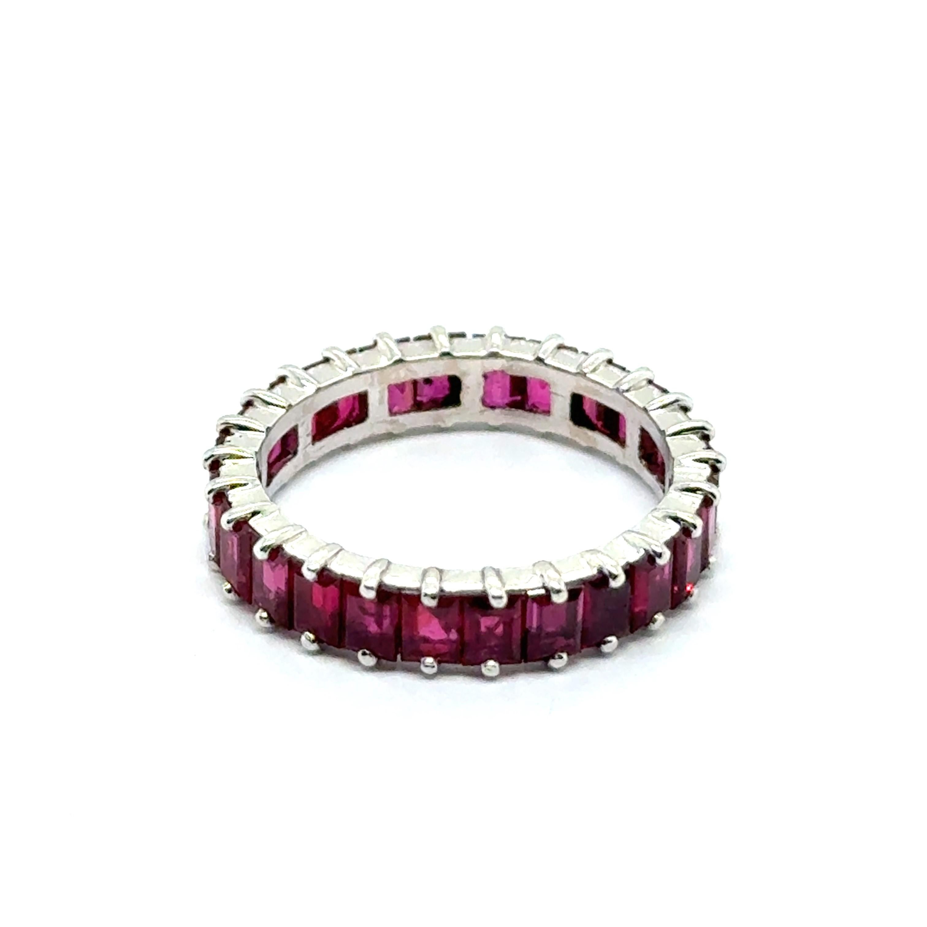 Modern Alliance Ring with Rubies in 18 karat White Gold by Gübelin For Sale