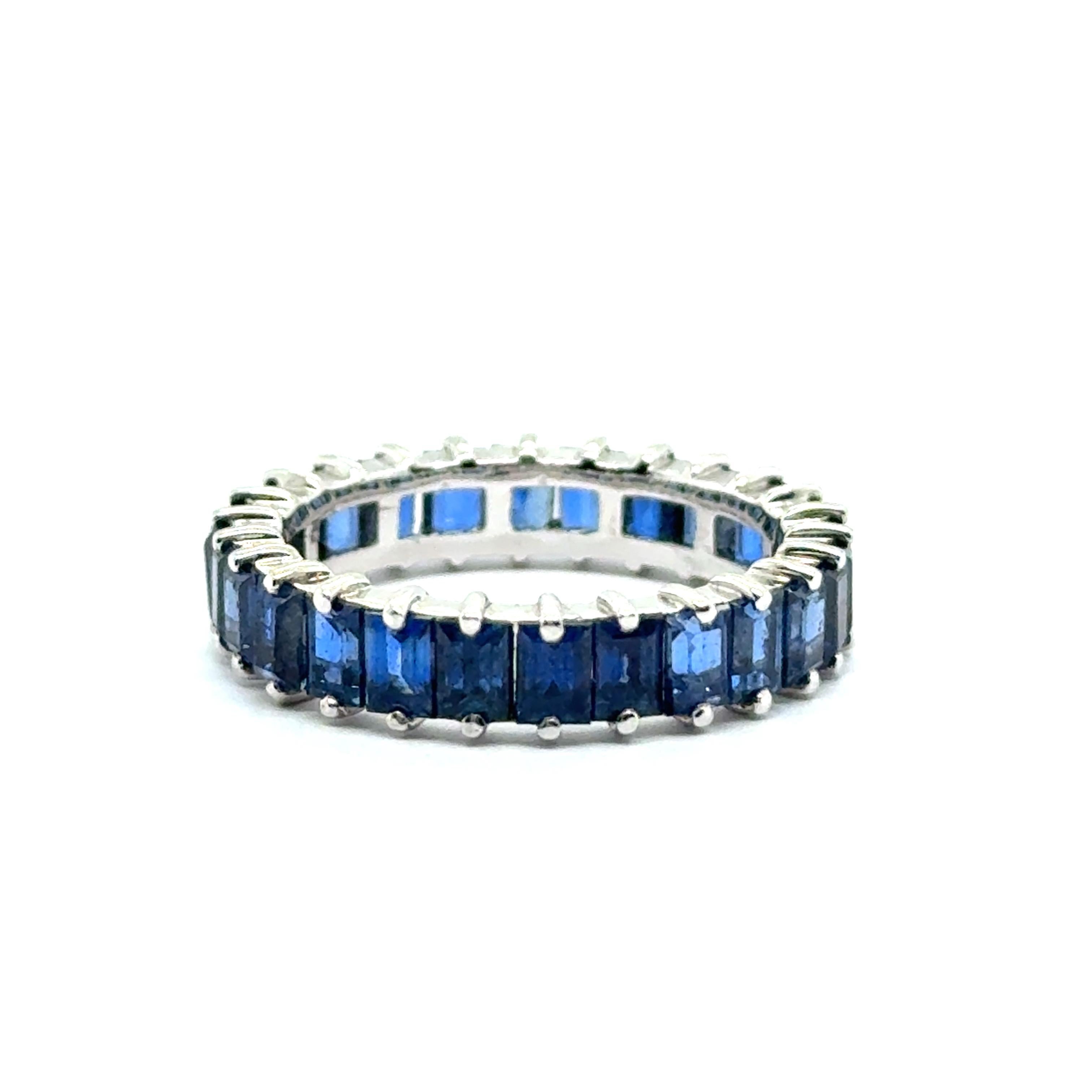 Alliance Ring with Sapphire in 18 karat White Gold by Gübelin For Sale 7