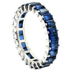 Alliance Ring with Sapphire in 18 karat White Gold by Gübelin
