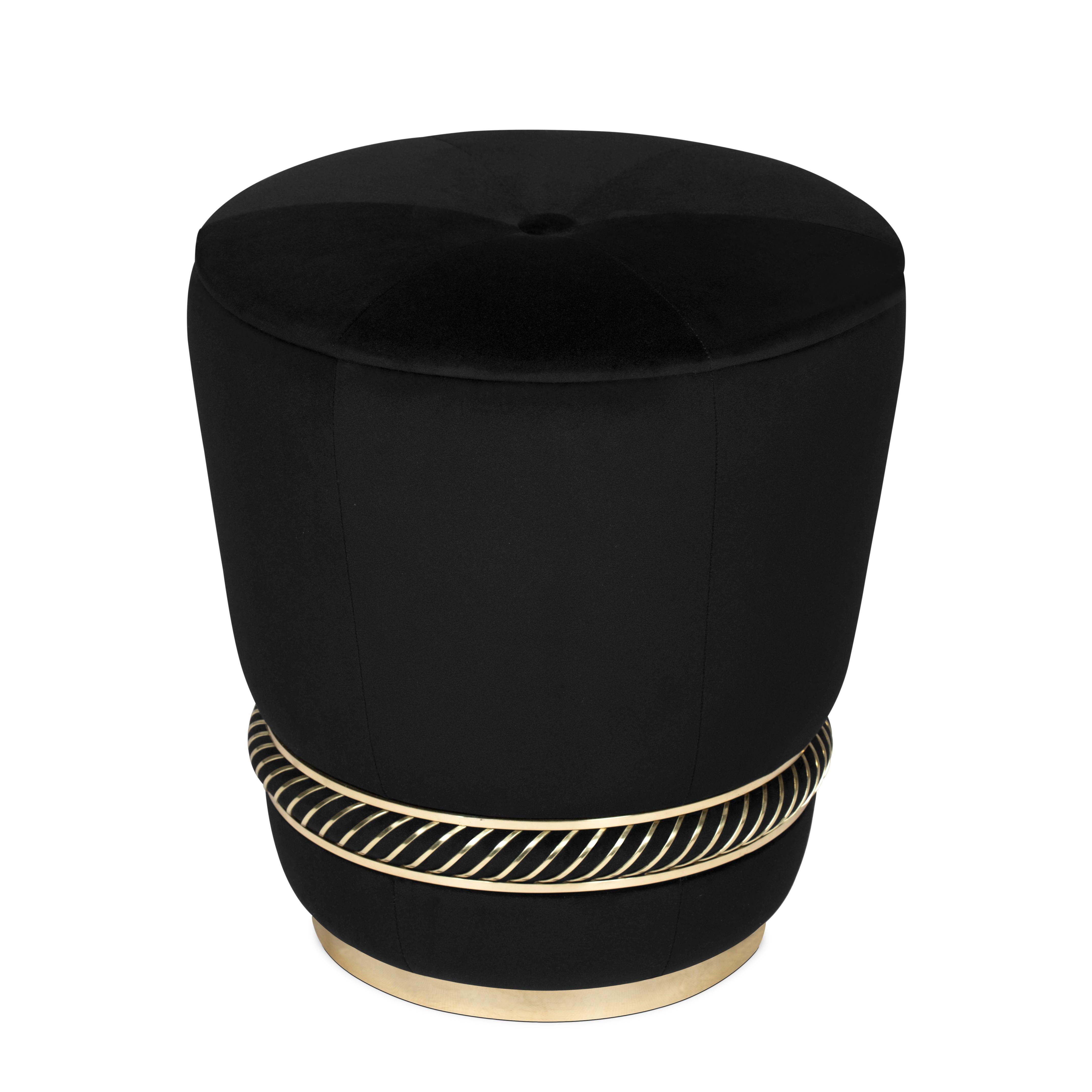 Stool Alliance with structure in solid wood,
upholstered and covered with black velvet 
fabric, with polished brass base and with 
polished brass torsaded trim above the base.