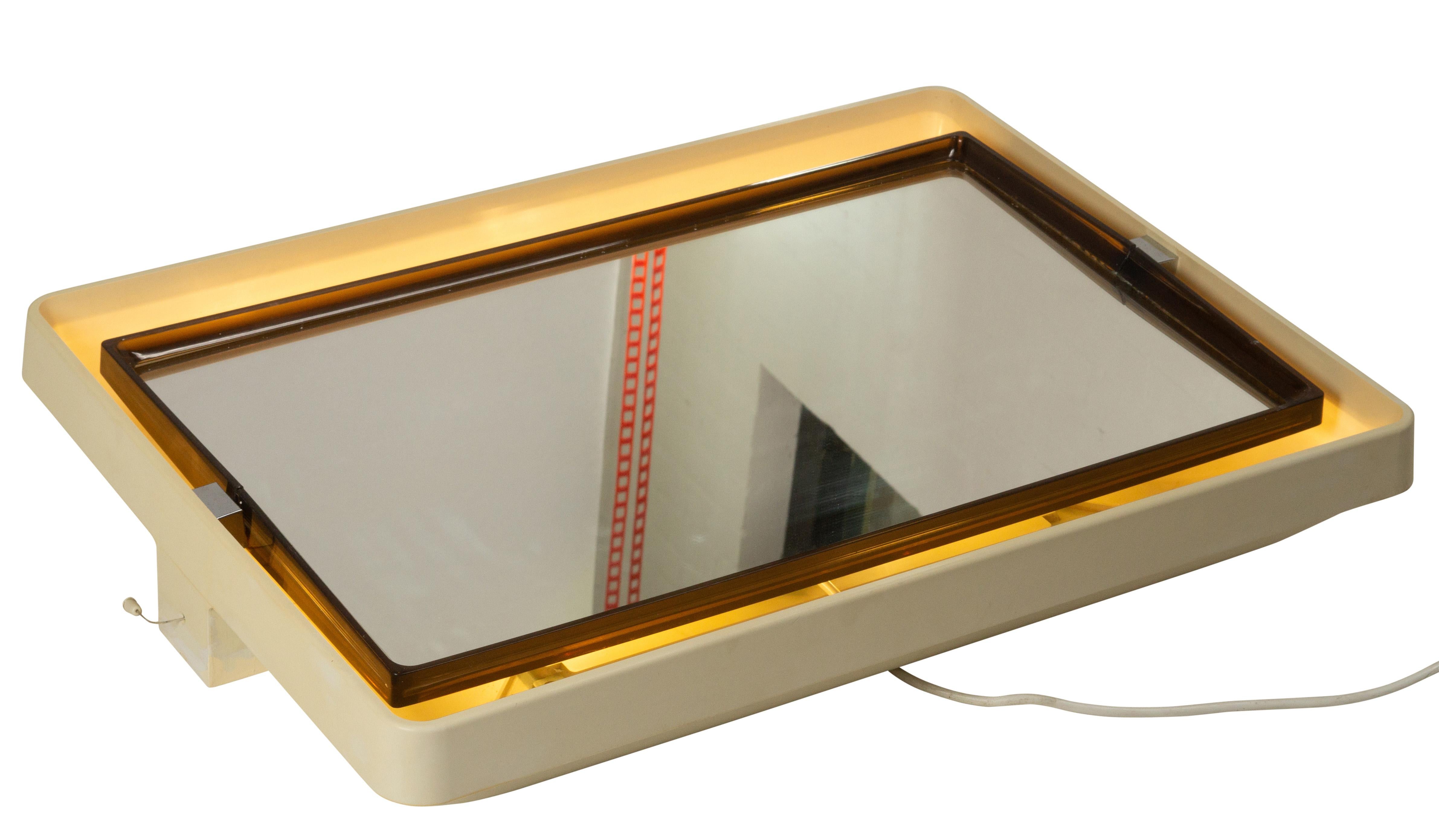 Allibert A109 space age wall mirror.

The typical plastic design that characterizes the 1970s. The chrome caps have light signs of aging. There is some paint on the back, probably tried to paint around it when it was on the wall. 4 E14 lights go
