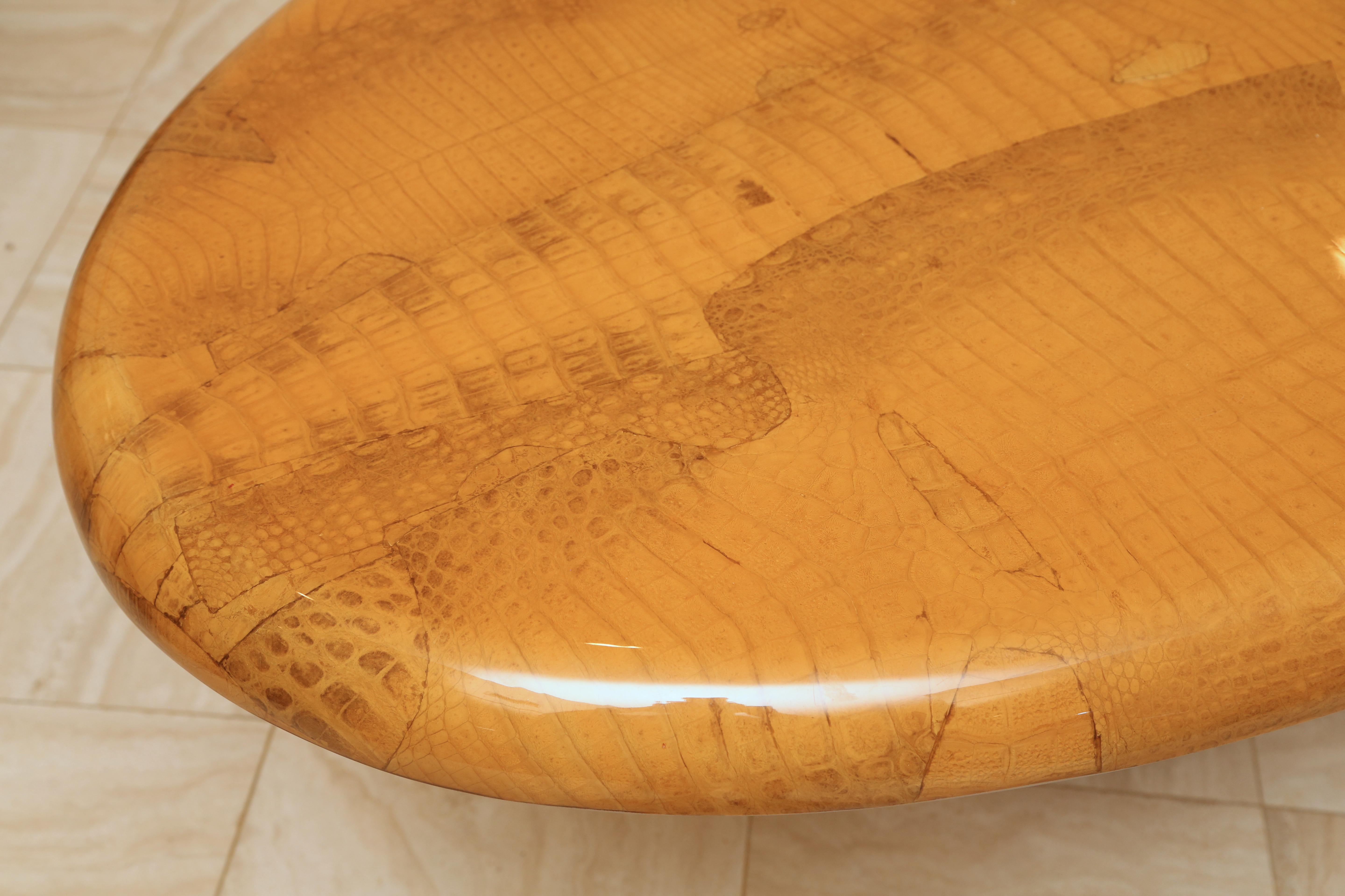 Ovaler Esstisch aus Alligatorholz und Lack (amerikanisch) im Angebot