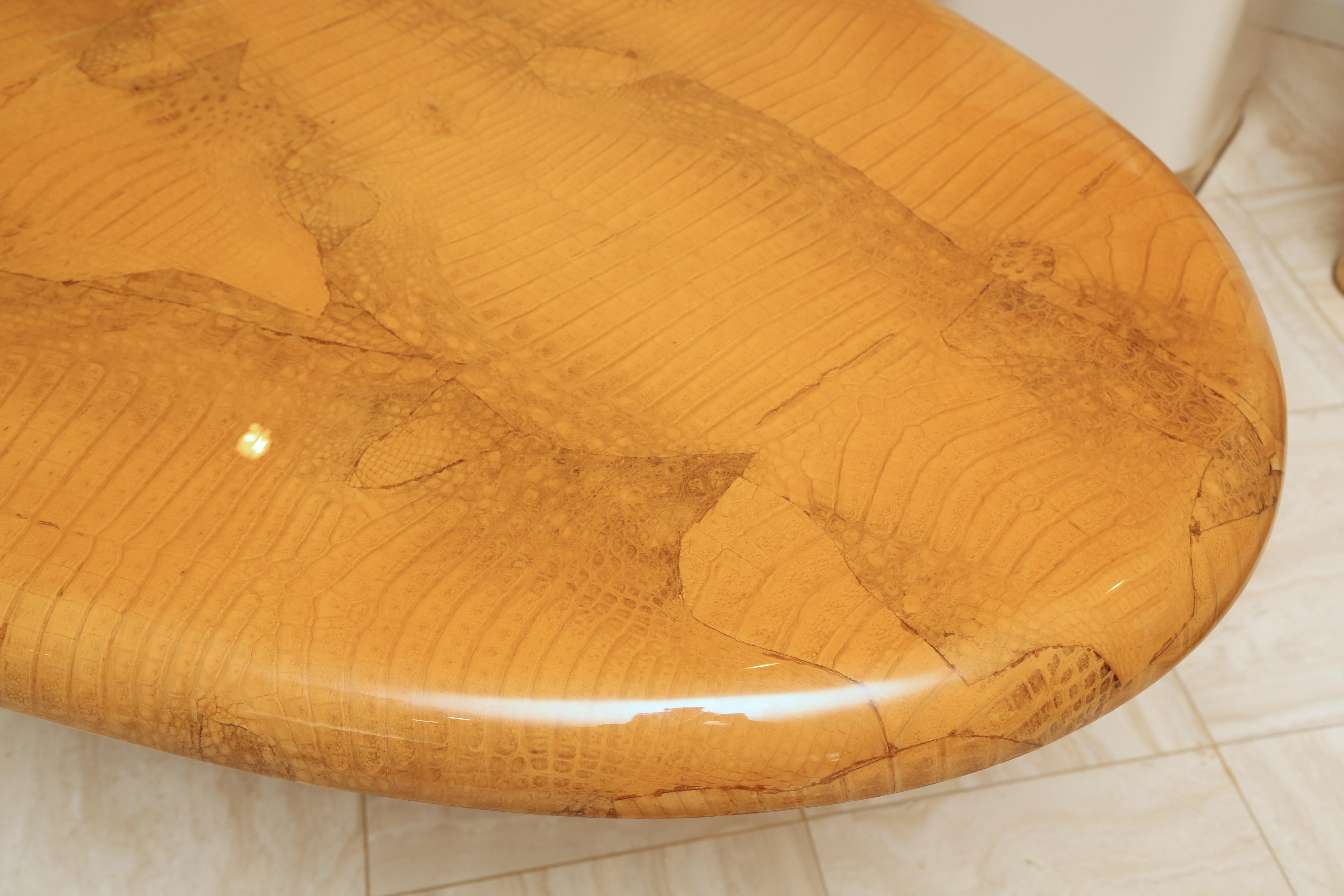 Ovaler Esstisch aus Alligatorholz und Lack im Zustand „Gut“ im Angebot in New York, NY
