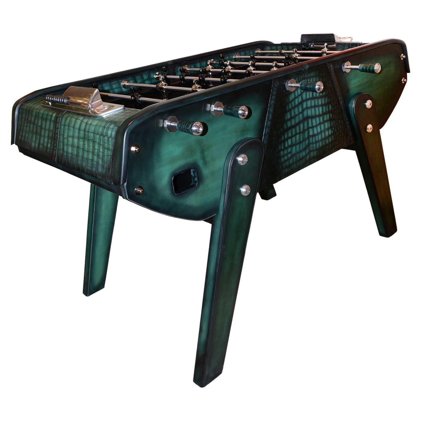 Table Football Alligator with all structure in first choice solid beech 
wood and some parts in beech plywood, upholstered and covered with
real alligator skin in dark green color and with high quality genuine dark green 
leather with gradient. The