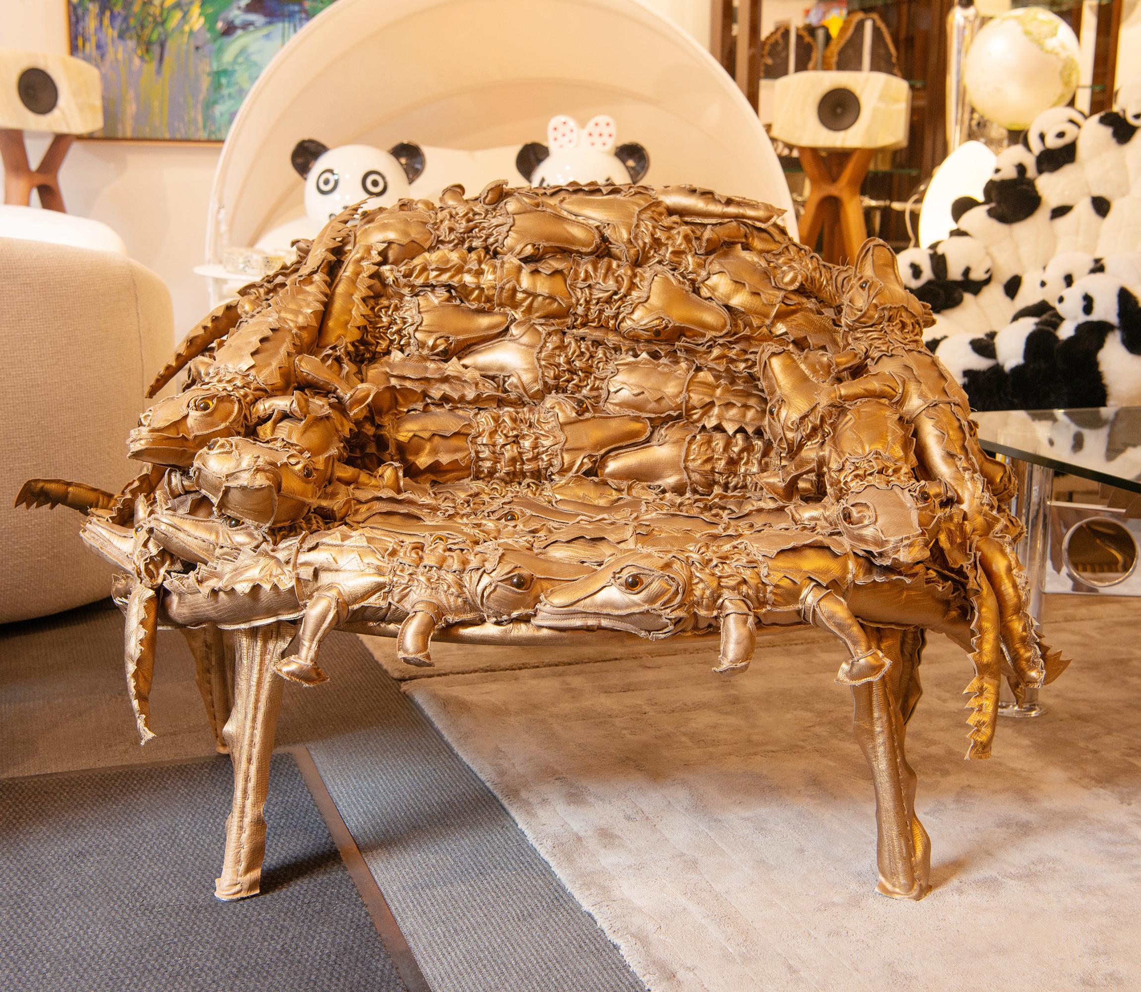 italien Fauteuil Campana Brothers en or en forme d'alligator en vente