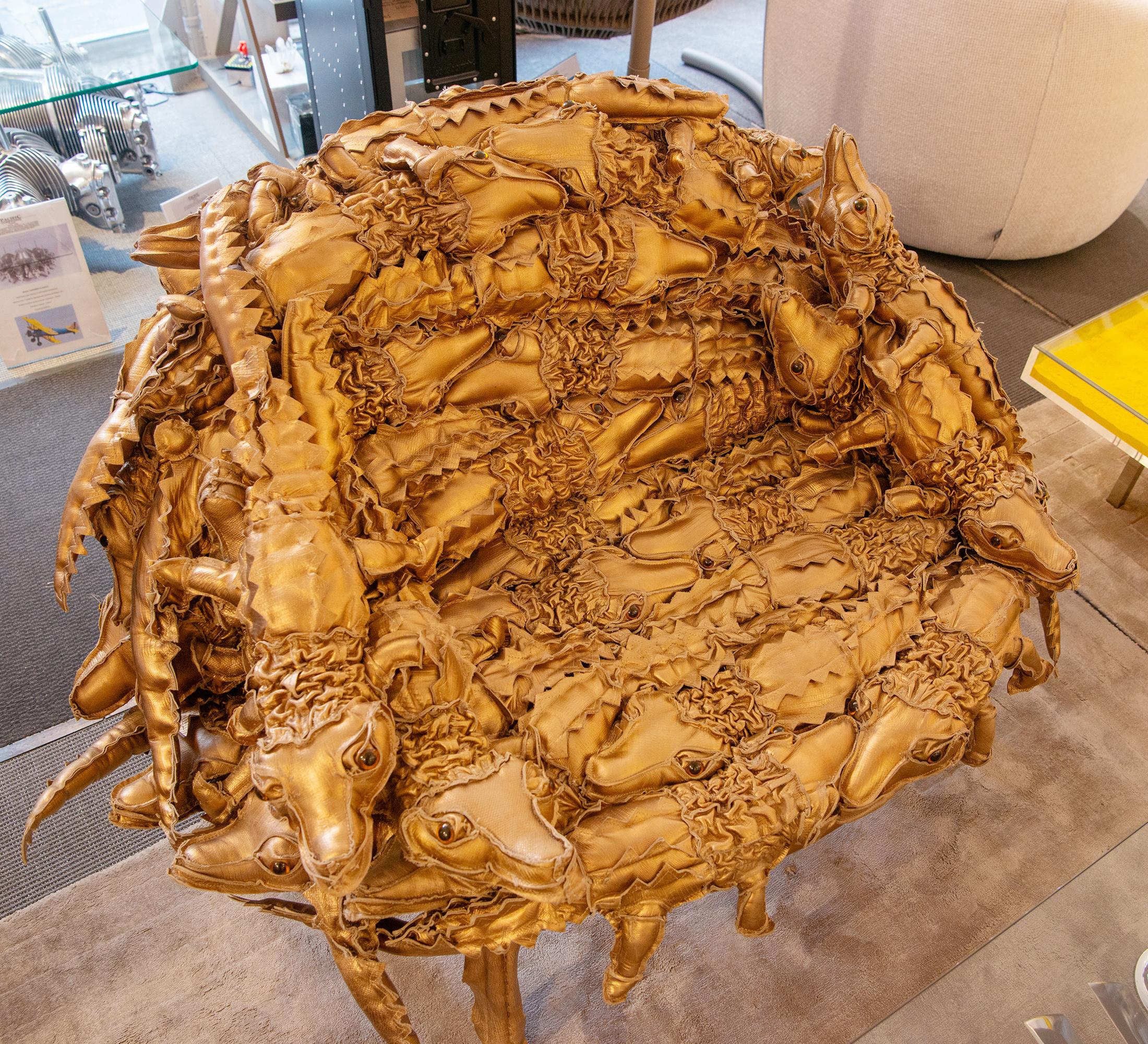 Fauteuil Campana Brothers en or en forme d'alligator en vente 1