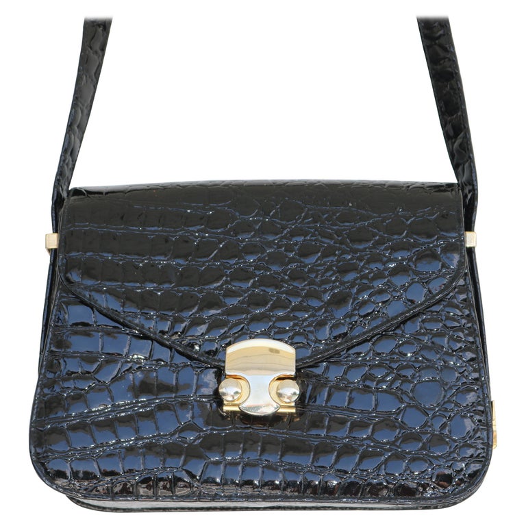 Alligator Leather Gold Shoulder Crossbody Handbag-circa 1980s-Gucci Style For Sale at 1stdibs