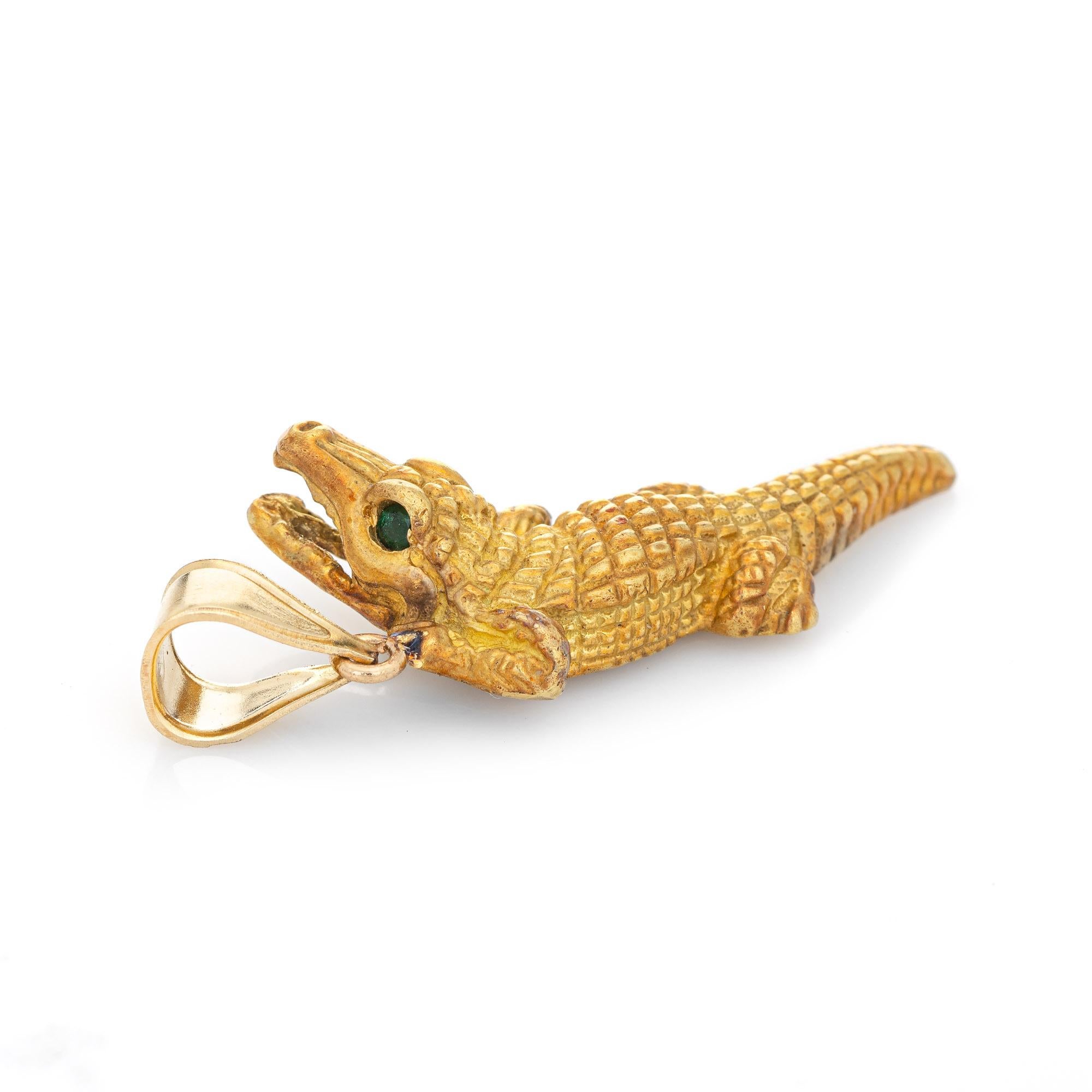 Round Cut Alligator Pendant Charm Estate 18k Yellow Gold Emerald Eyes Fine Jewelry For Sale