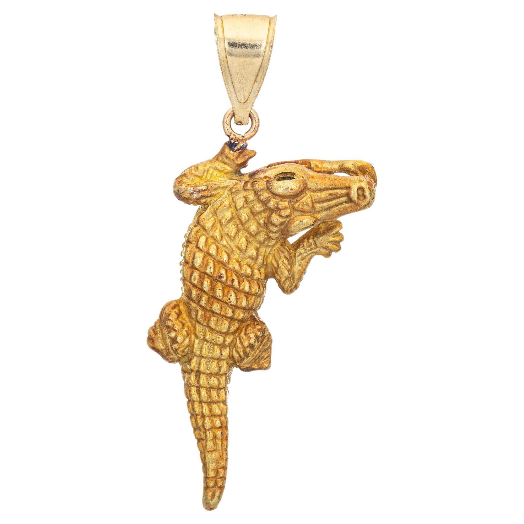 Alligator Pendant Charm Estate 18k Yellow Gold Emerald Eyes Fine Jewelry For Sale