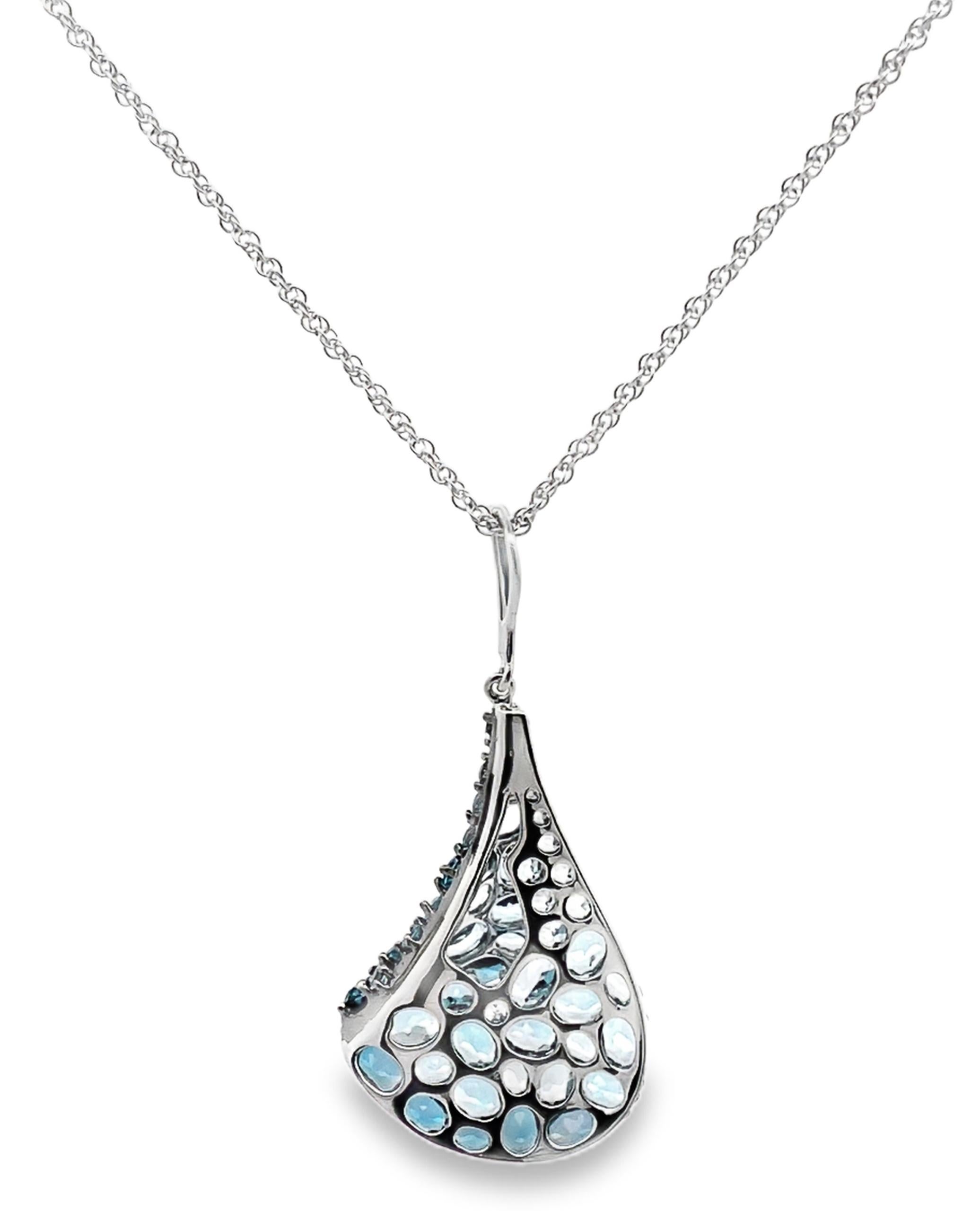 Taglio rotondo Collana con ciondolo asimmetrico in oro blu e diamanti Allison Kaufman, oro bianco 14 carati in vendita