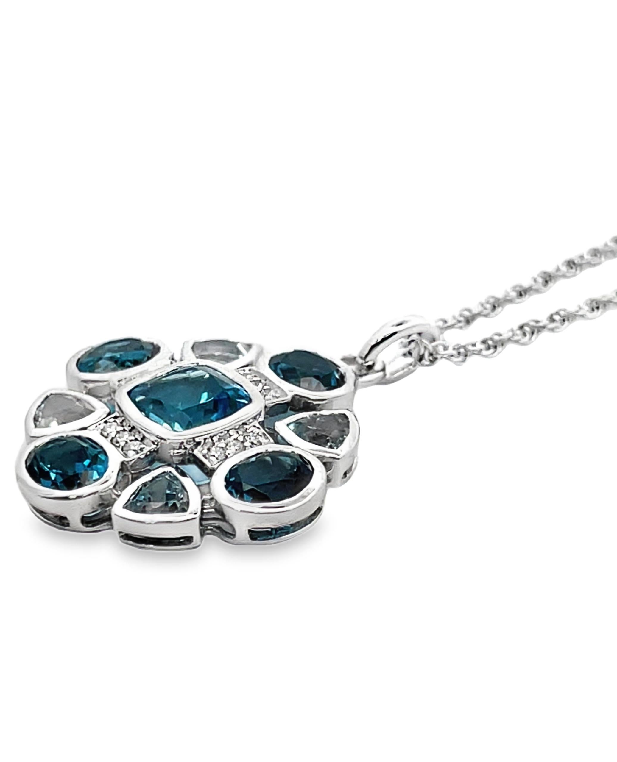 Taglio misto Collana con ciondolo geometrico in oro blu e diamanti di Allison Kaufman in oro bianco 14 carati in vendita