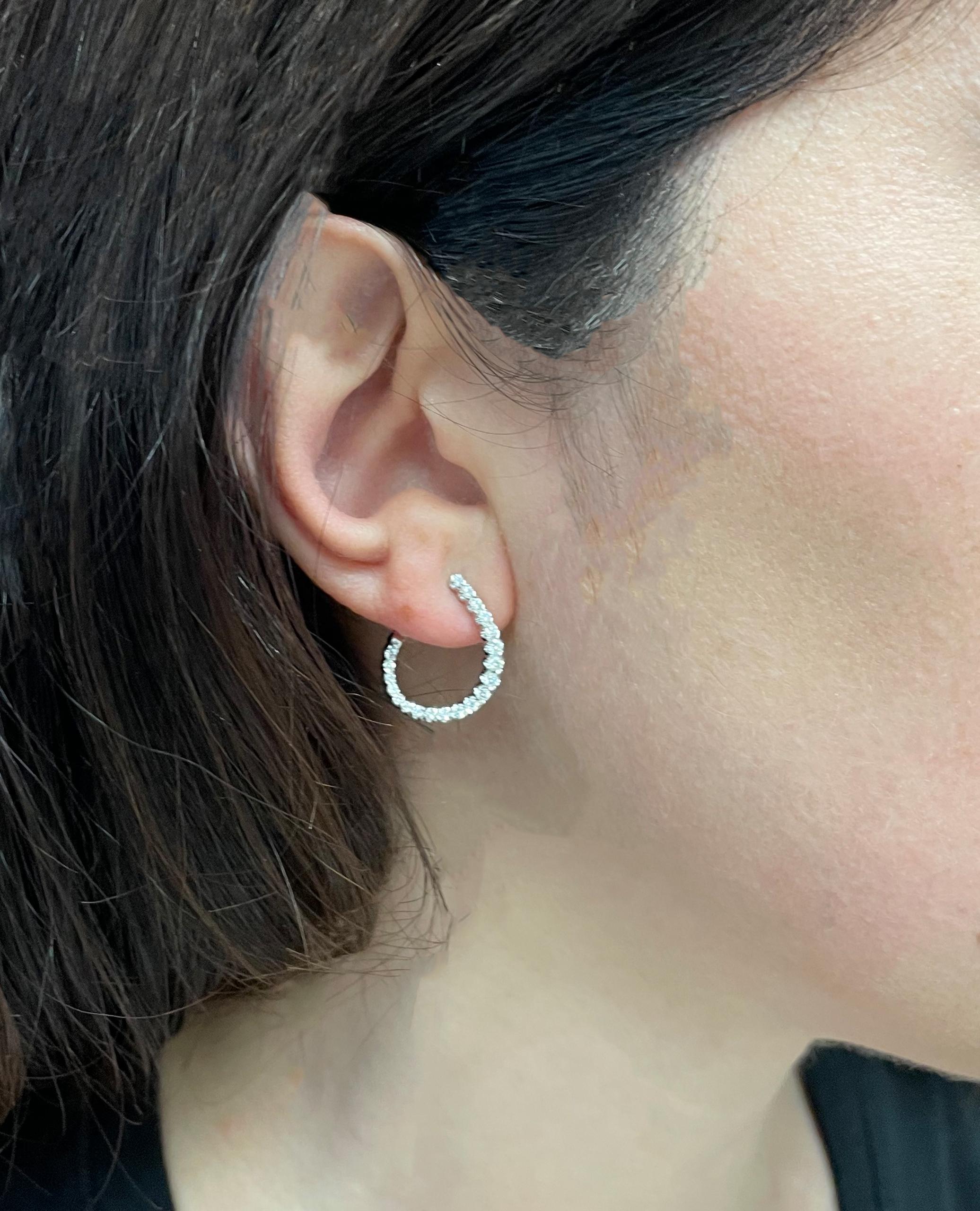 Allison Kaufman 14K White Gold Diamond Hoop Earrings 0.50 Carats In New Condition For Sale In Old Tappan, NJ