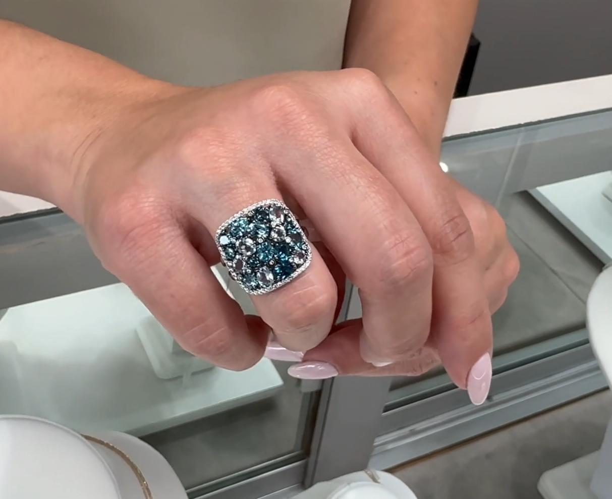 De las mujeres Anillo de moda Allison Kaufman de oro blanco de 14 quilates con topacio azul y diamantes en venta