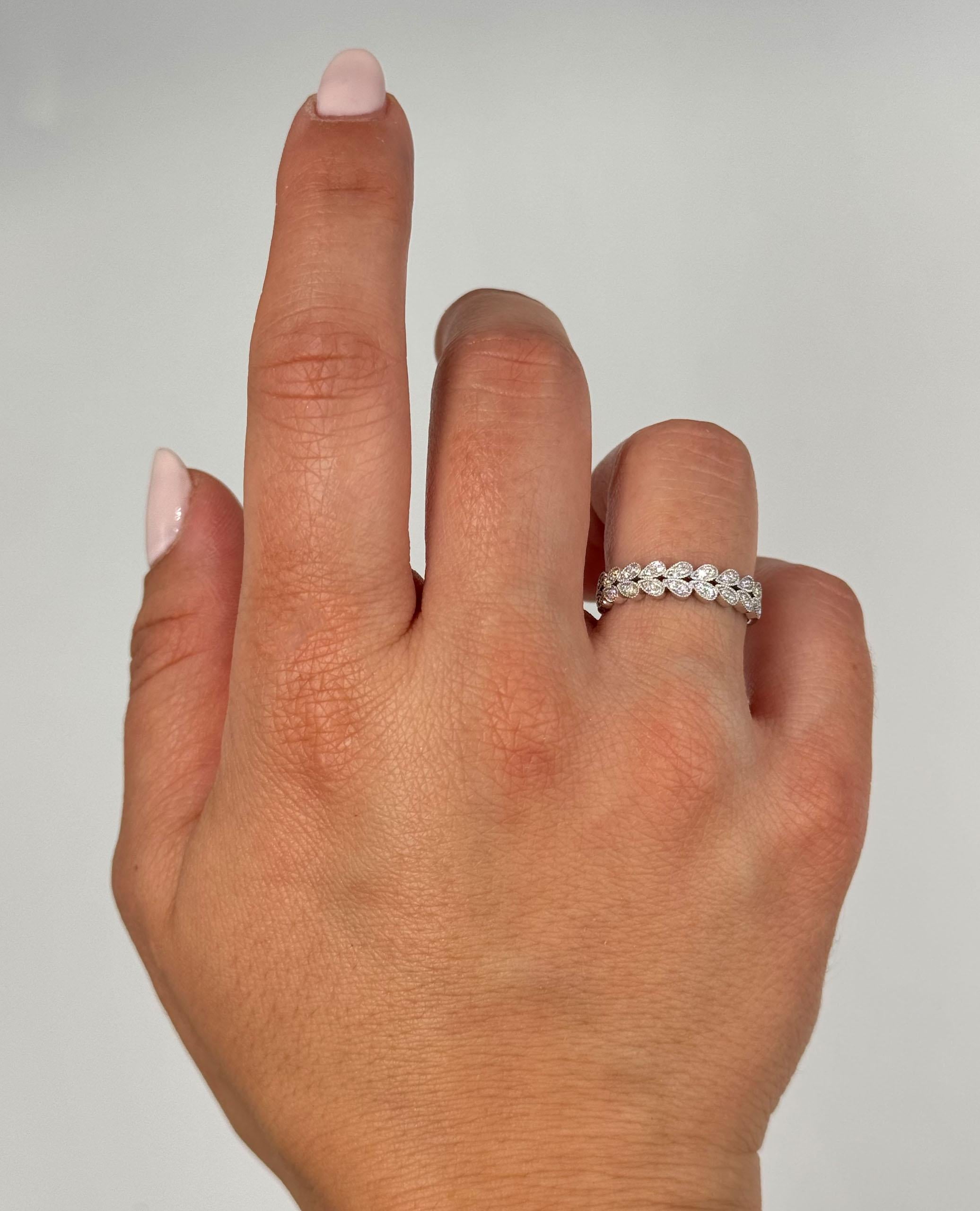 Allison Kaufman 14K White Gold Wedding Band with Diamonds In New Condition For Sale In Old Tappan, NJ