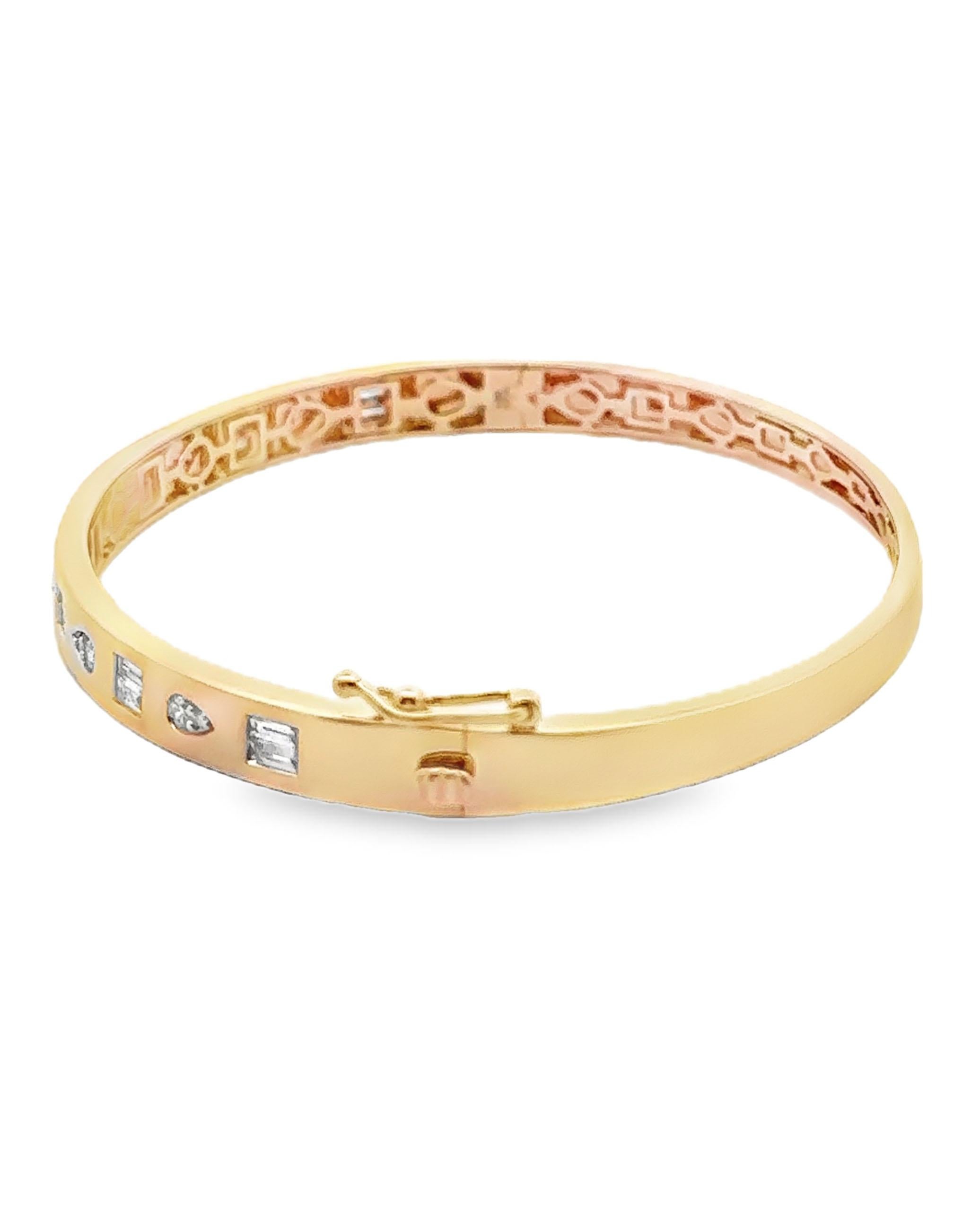 Taglio misto Bangle in oro giallo 14K con diamanti di Allison Kaufman in vendita