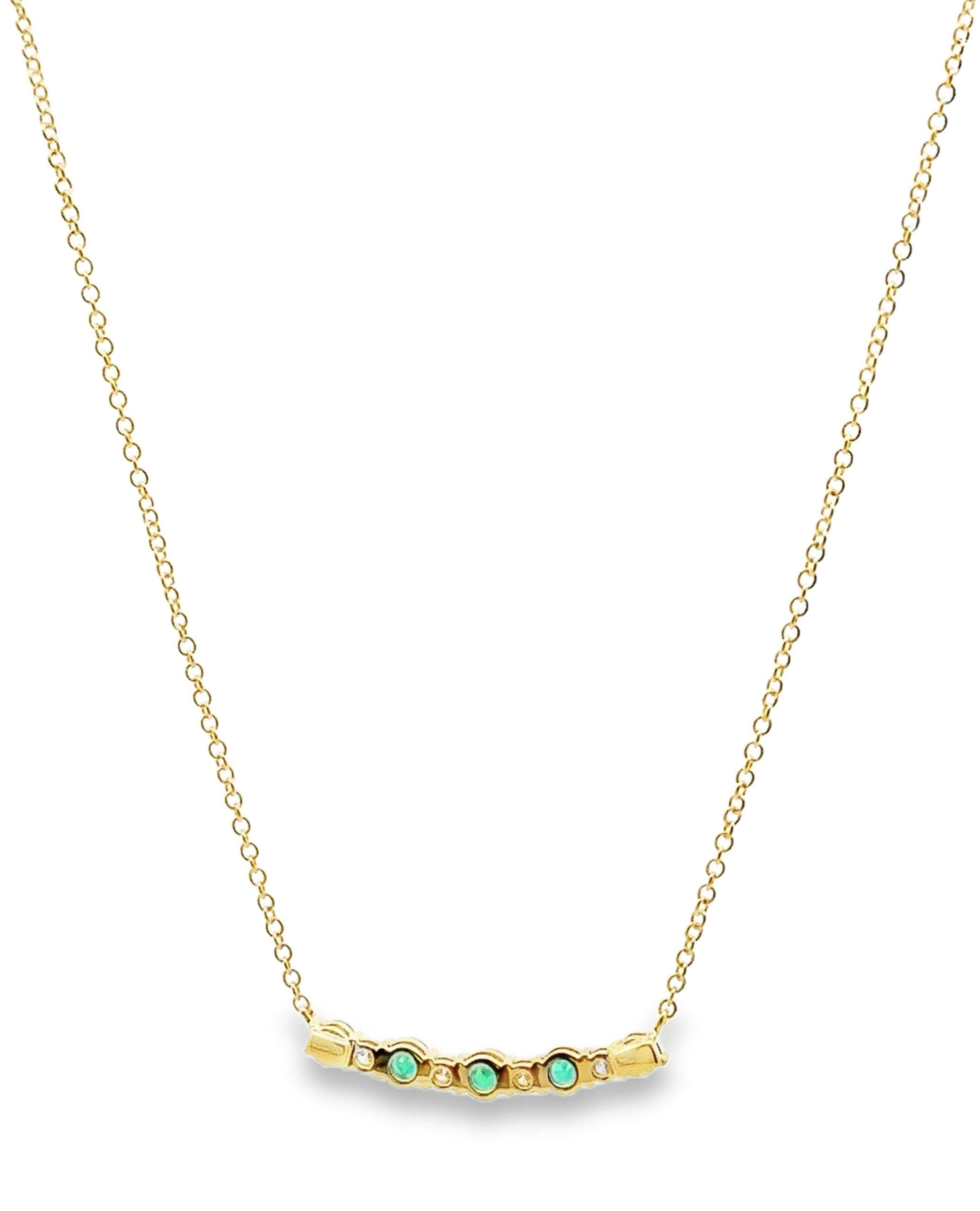 Contemporain Allison Kaufman, collier à barre en or jaune 14 carats avec émeraudes et diamants ronds en vente