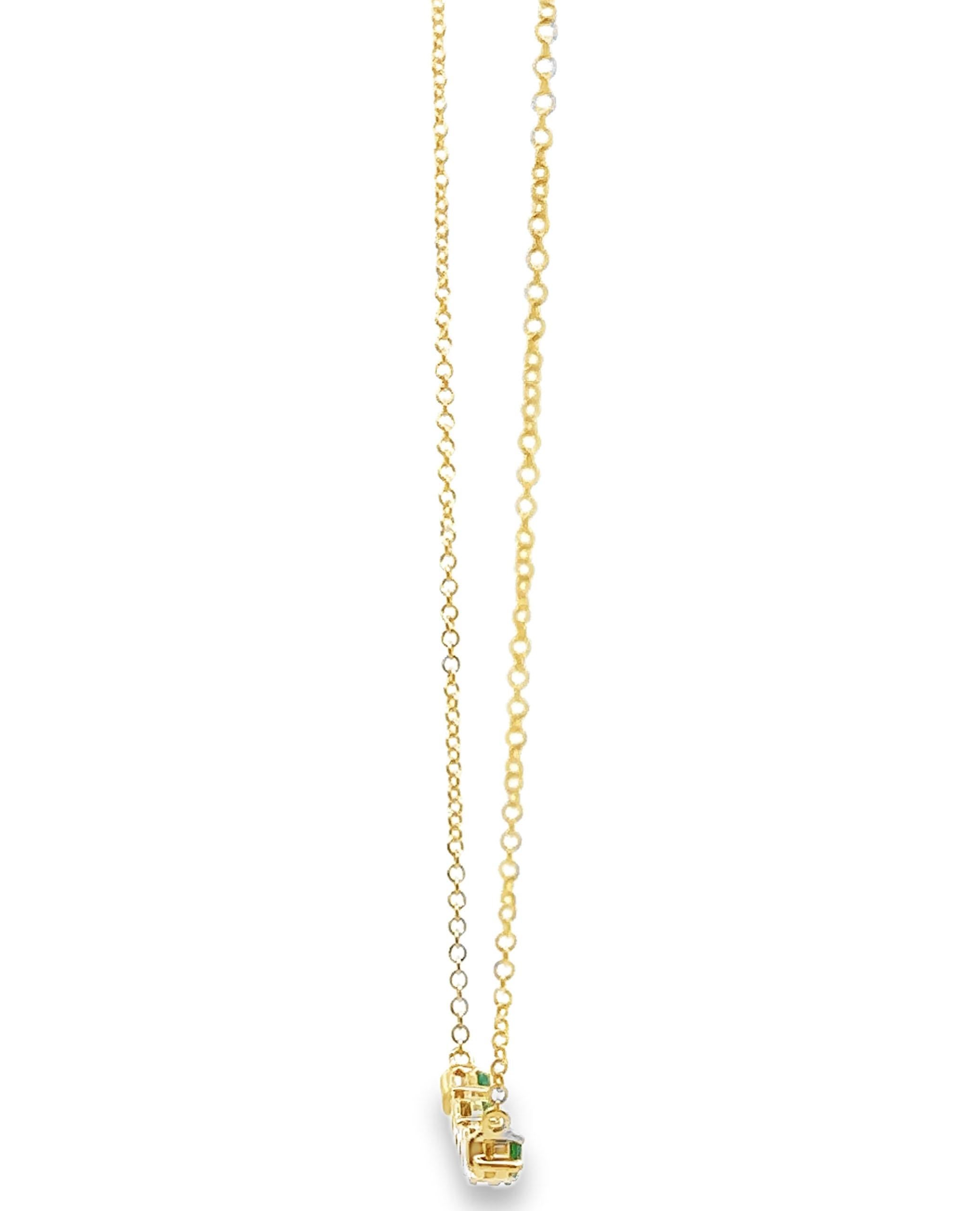 Taille ronde Allison Kaufman, collier à barre en or jaune 14 carats avec émeraudes et diamants ronds en vente