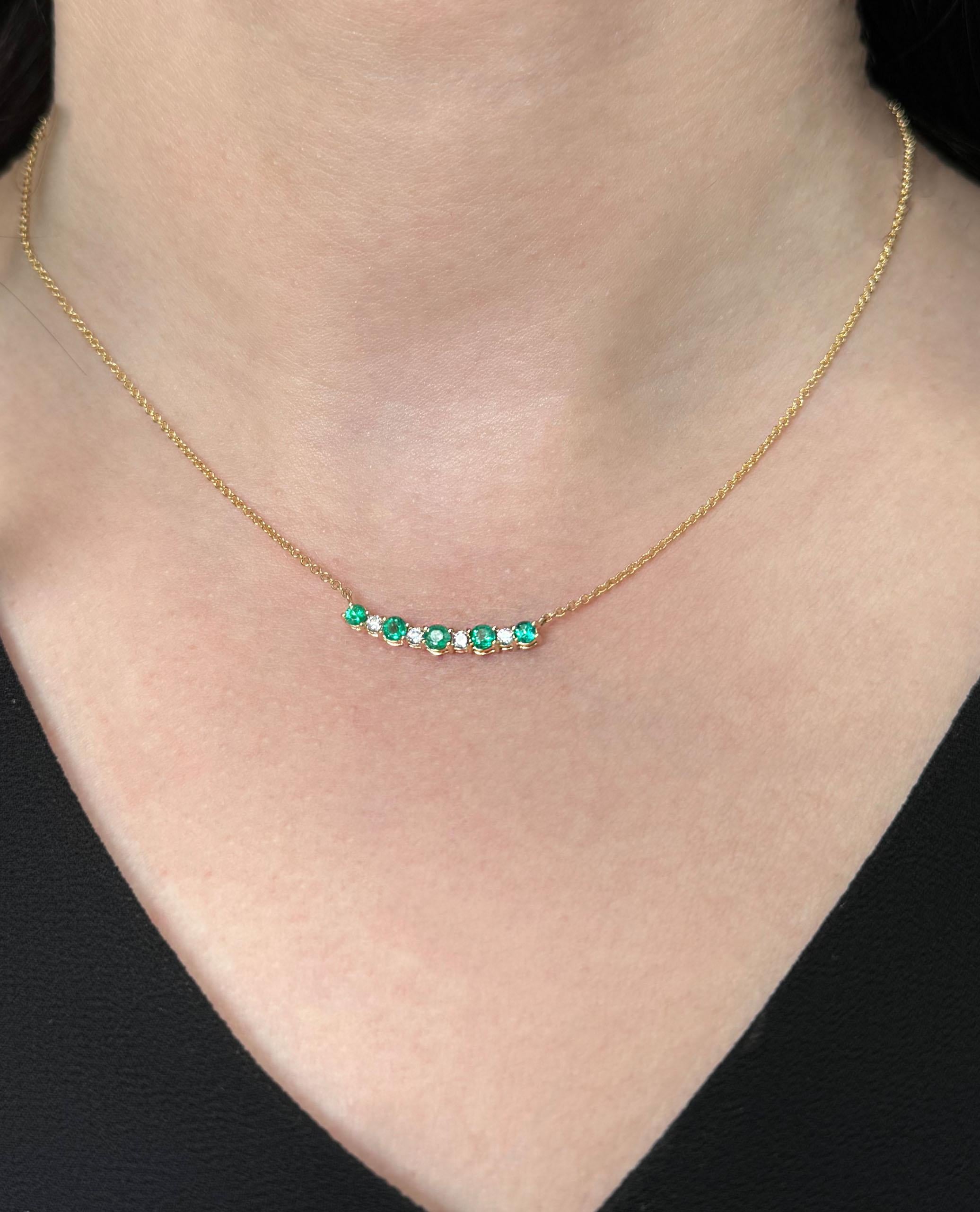 Allison Kaufman, collier à barre en or jaune 14 carats avec émeraudes et diamants ronds Neuf - En vente à Old Tappan, NJ