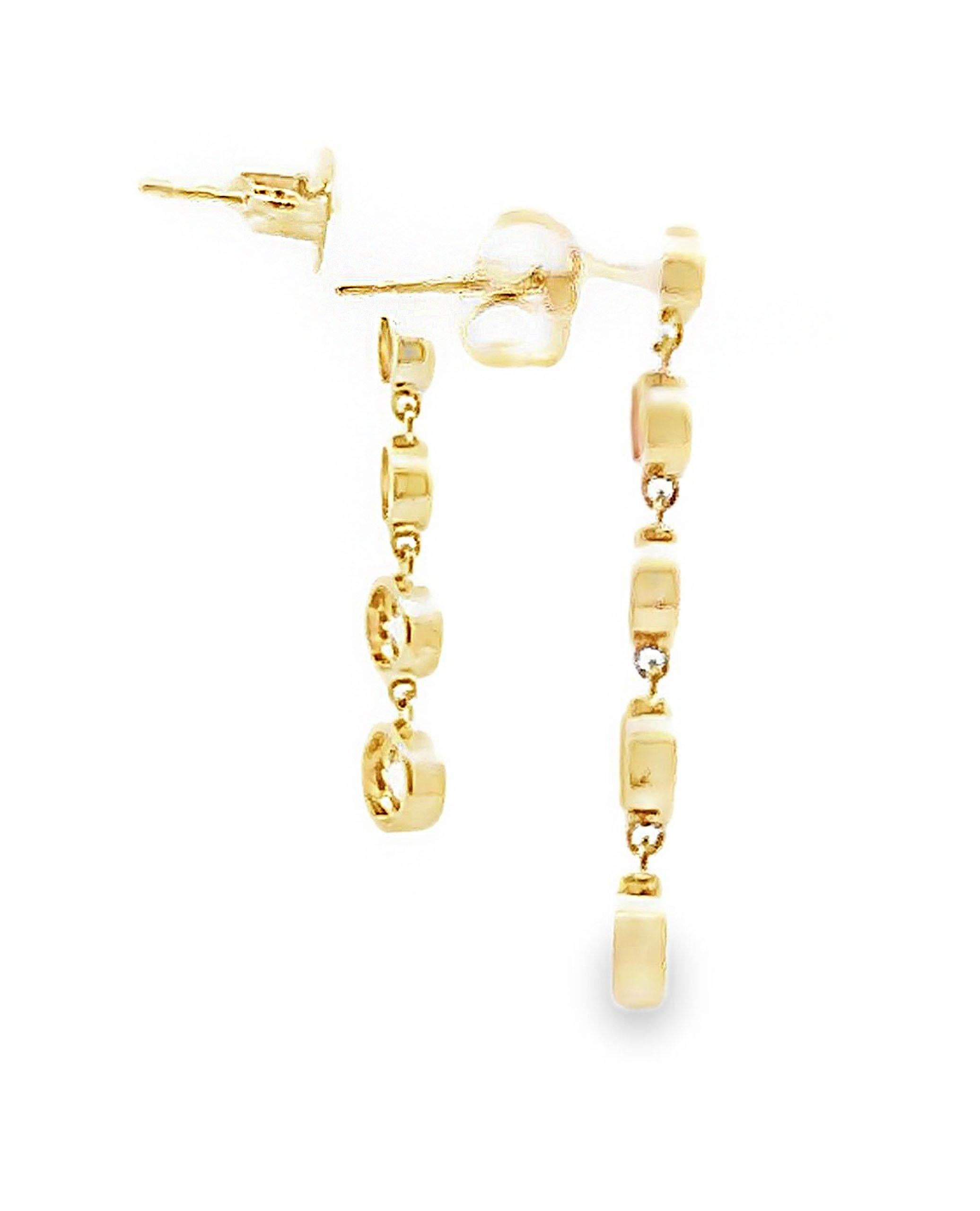Contemporaneo Orecchini con diamanti pendenti in oro giallo 14K di Allison Kaufman in vendita