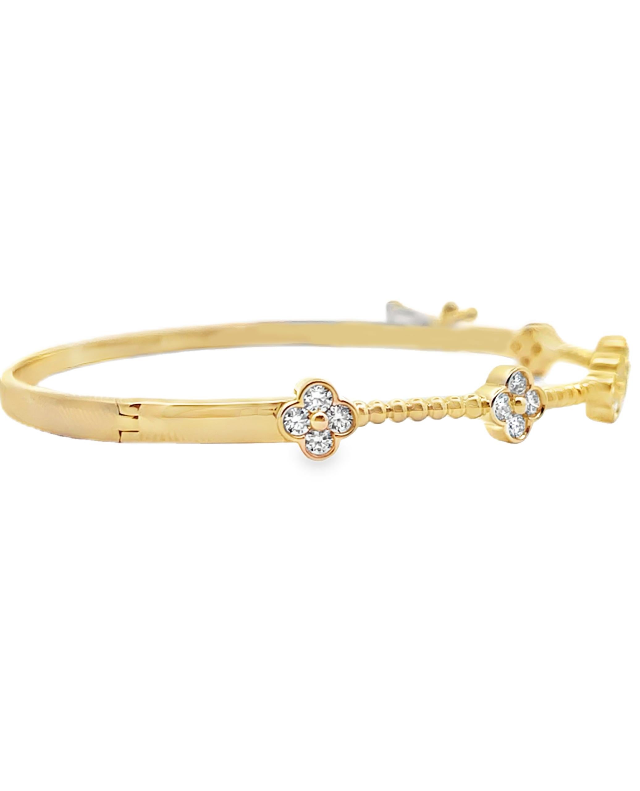 Allison Kaufman 14K Yellow Gold Diamond Four Leaf Quatrefoil Bangle Bracelet In New Condition For Sale In Old Tappan, NJ