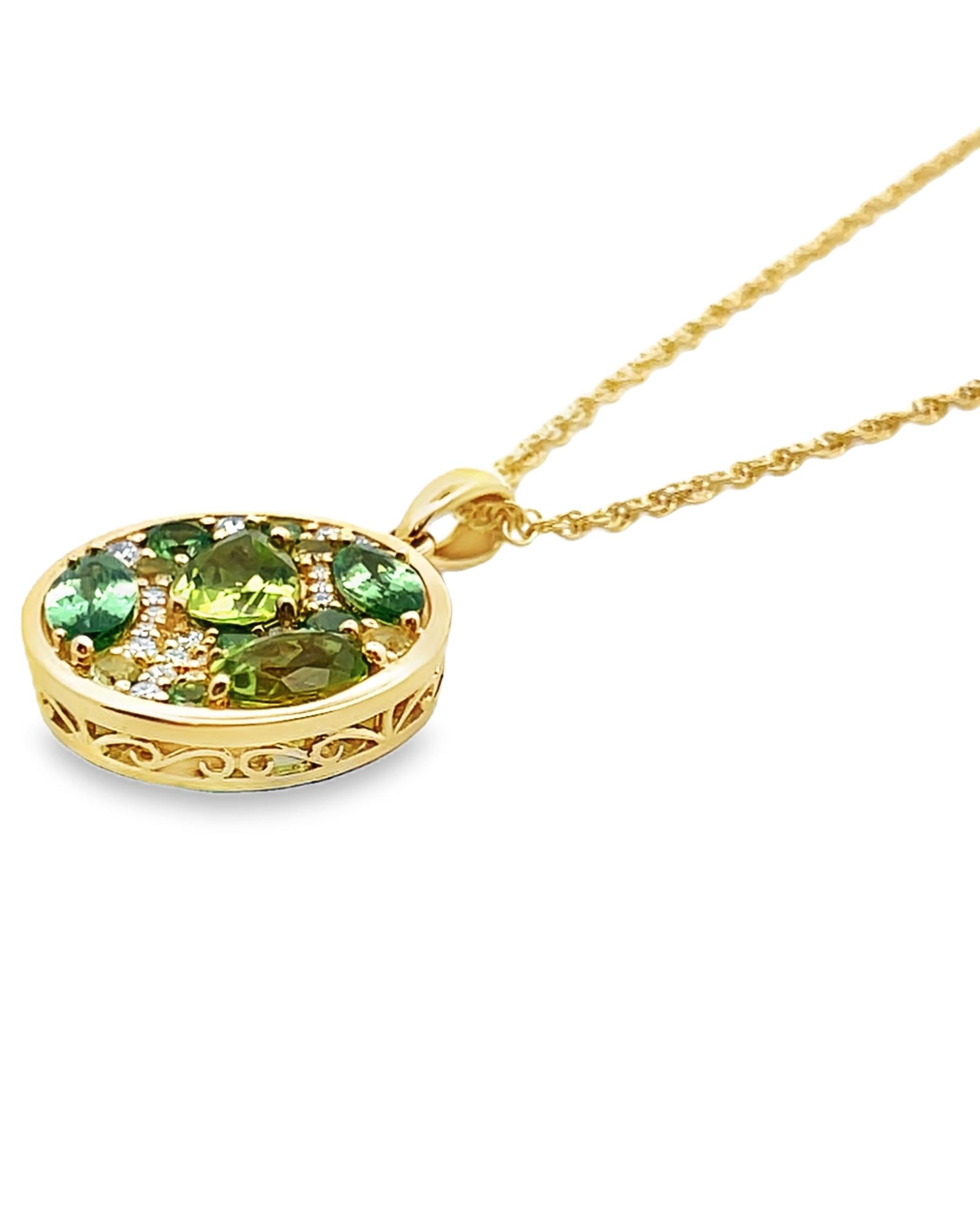 Taglio misto Allison Kaufman Collana a cerchio in oro giallo 14K con diamanti, tsavorite e peridoto in vendita