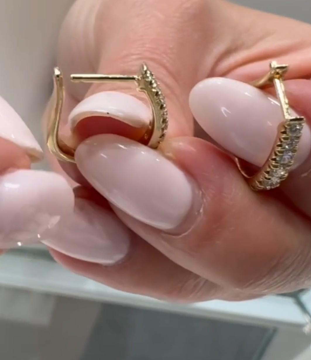 Allison Kaufman Créoles ovales en or jaune 14 carats avec diamants en vente 1